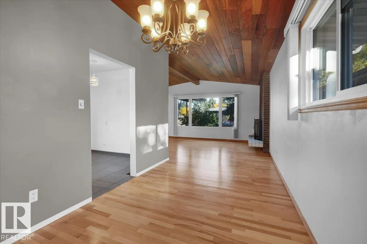 11739 39 AV NW