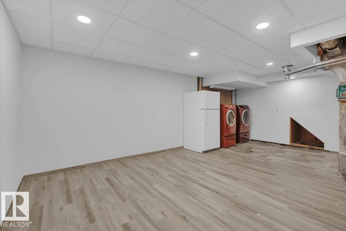 11739 39 AV NW