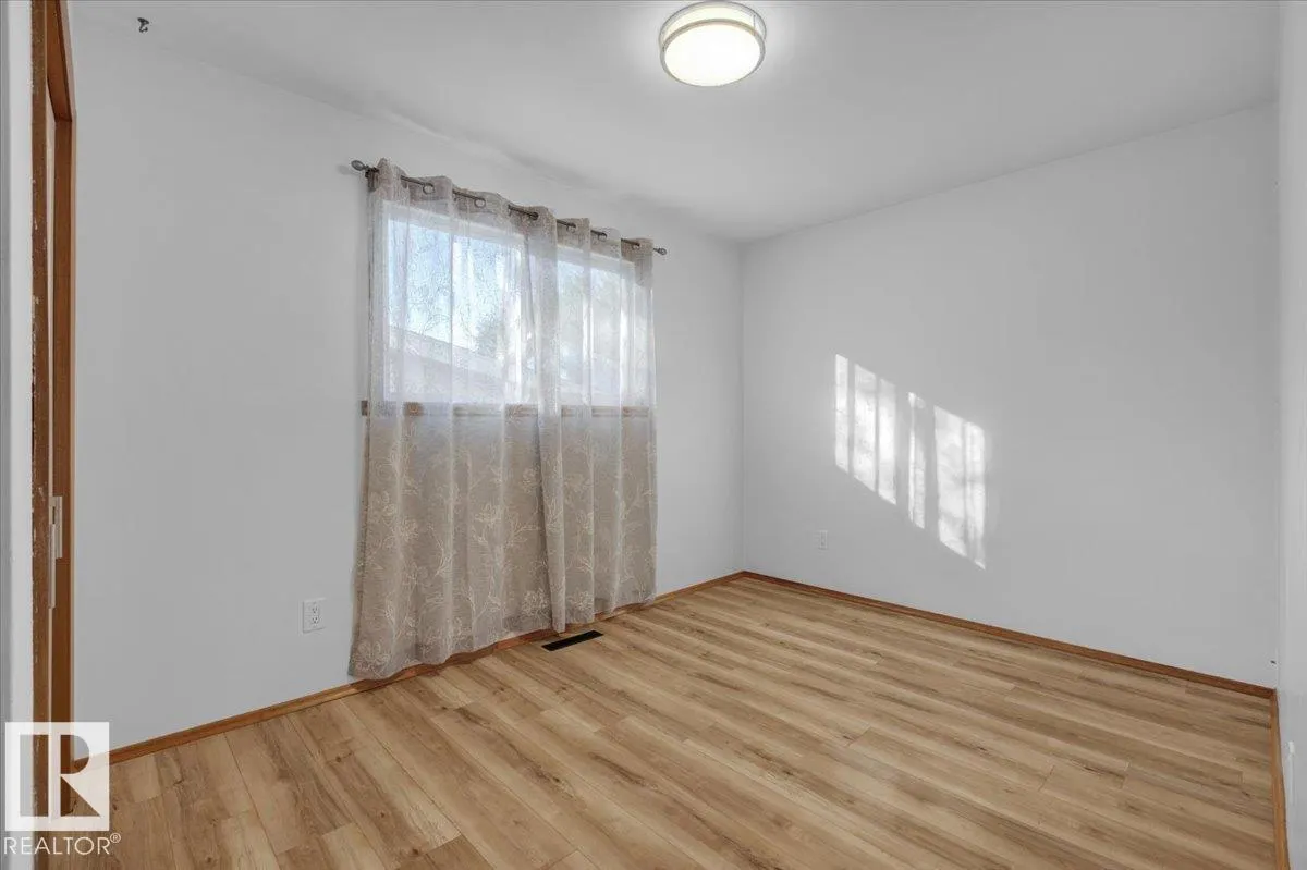 11739 39 AV NW