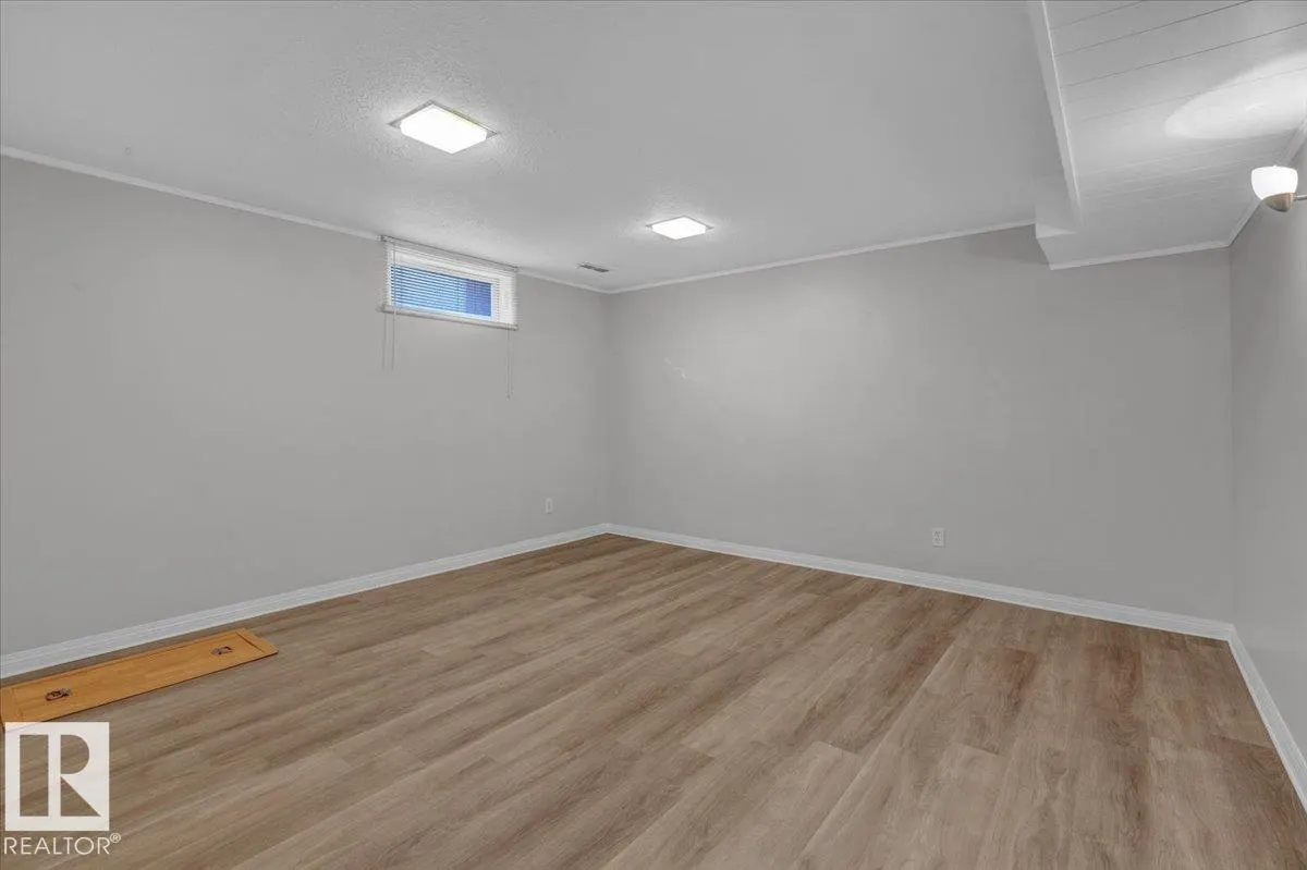 11739 39 AV NW