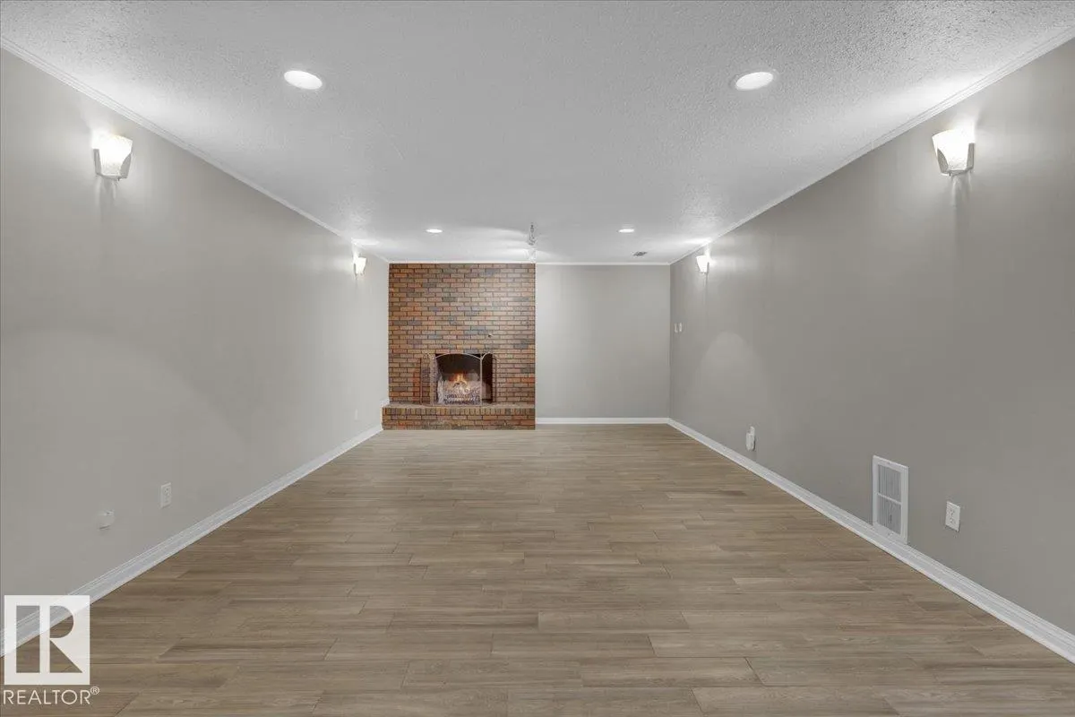 11739 39 AV NW