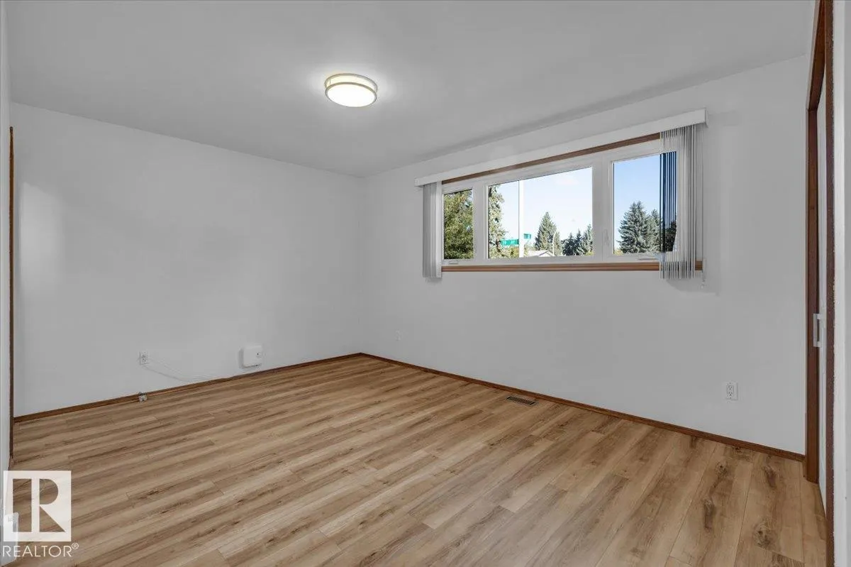 11739 39 AV NW