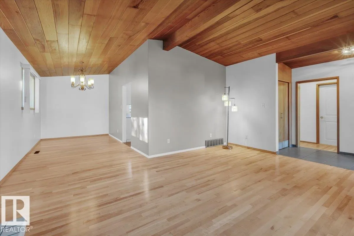 11739 39 AV NW