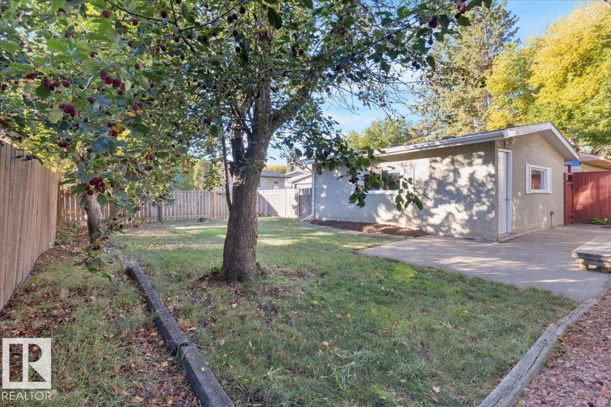 11739 39 AV NW