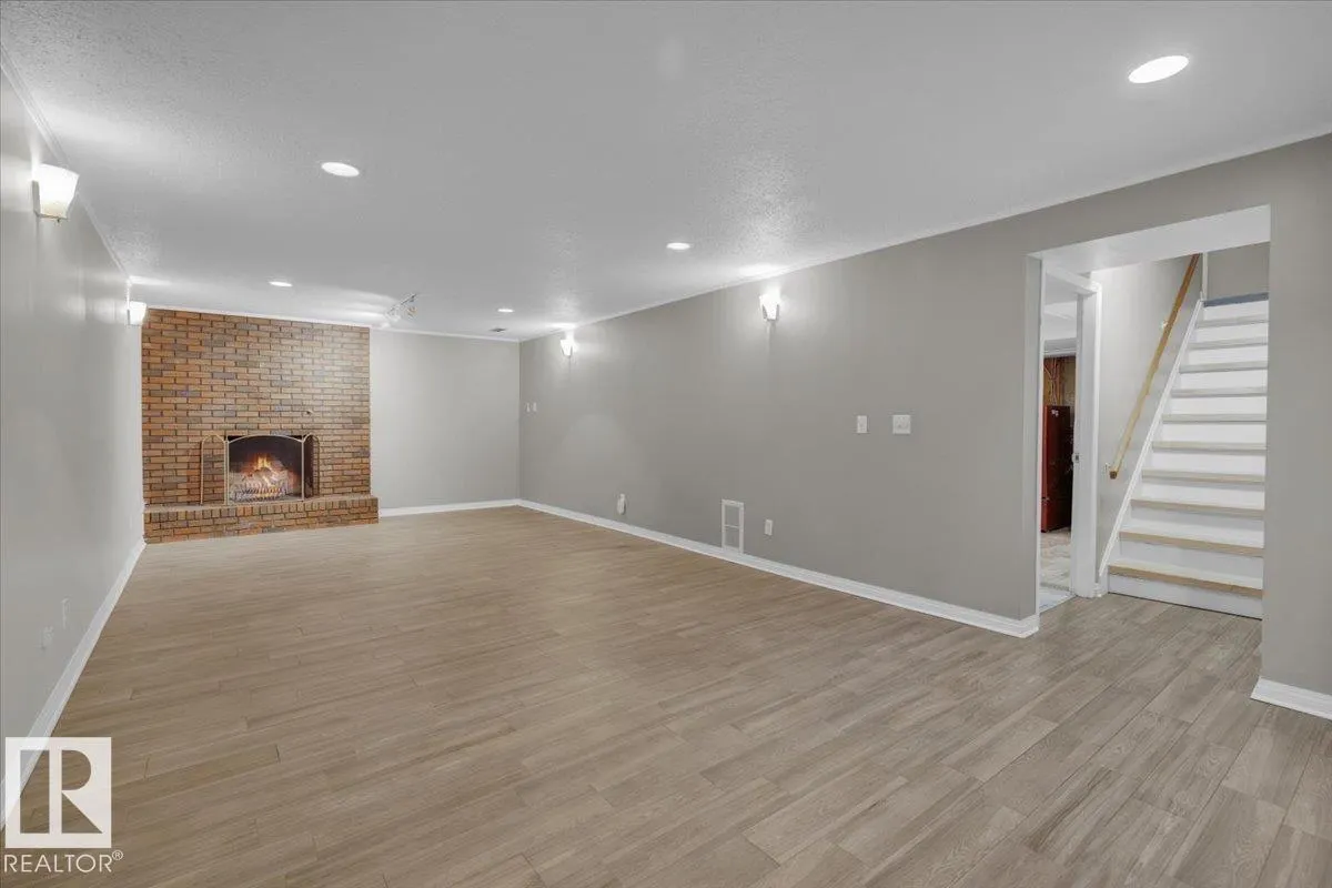 11739 39 AV NW