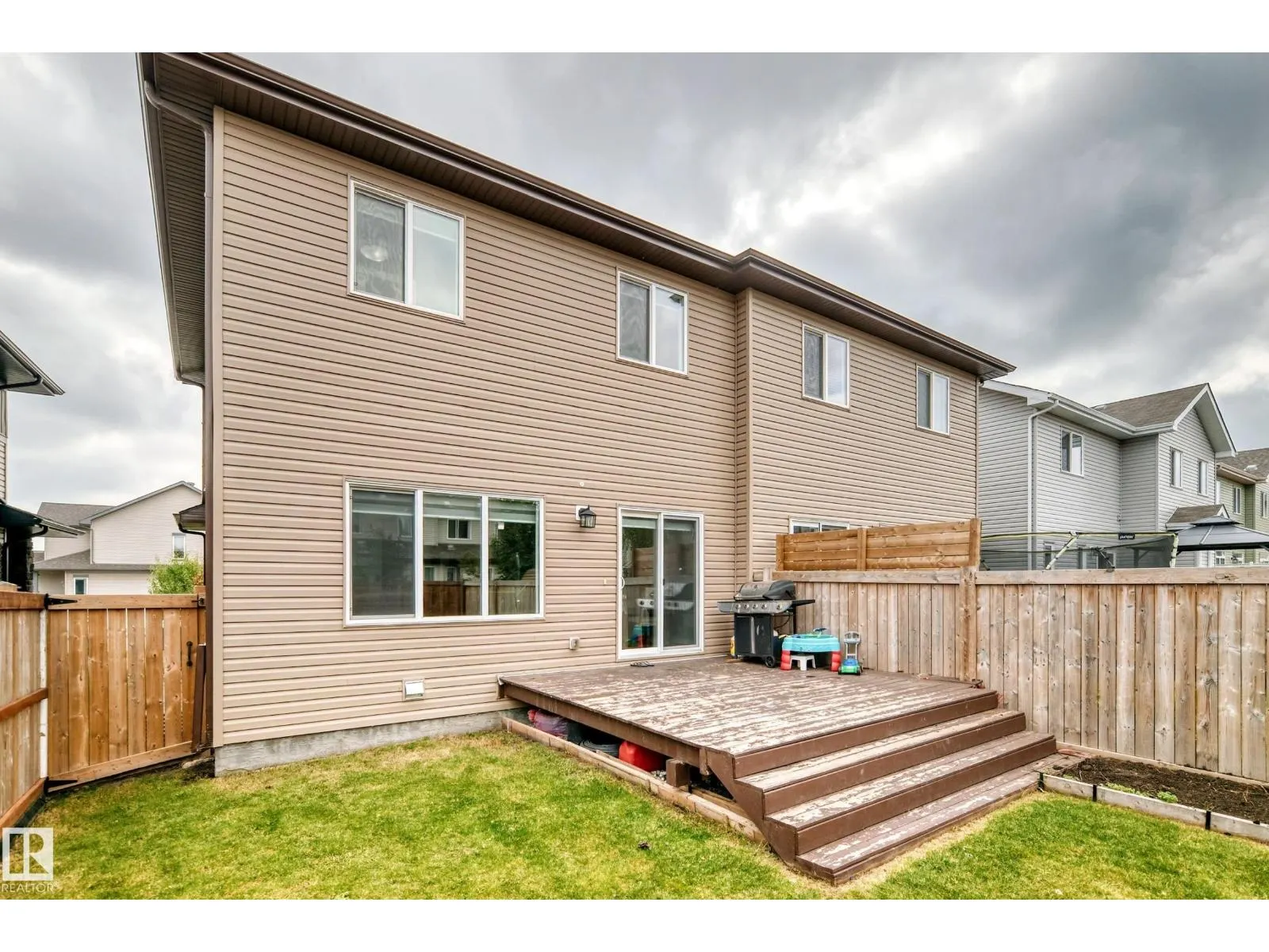 12212 176 AV NW NW