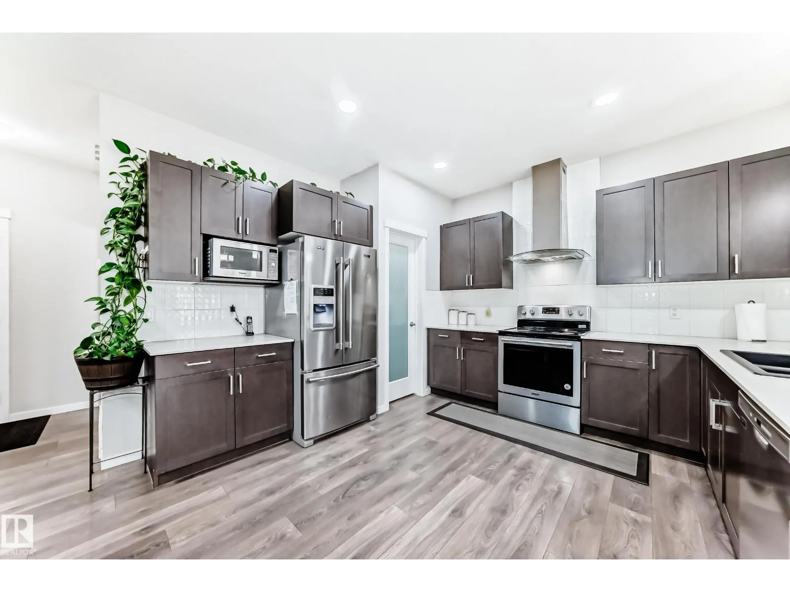 12212 176 AV NW NW