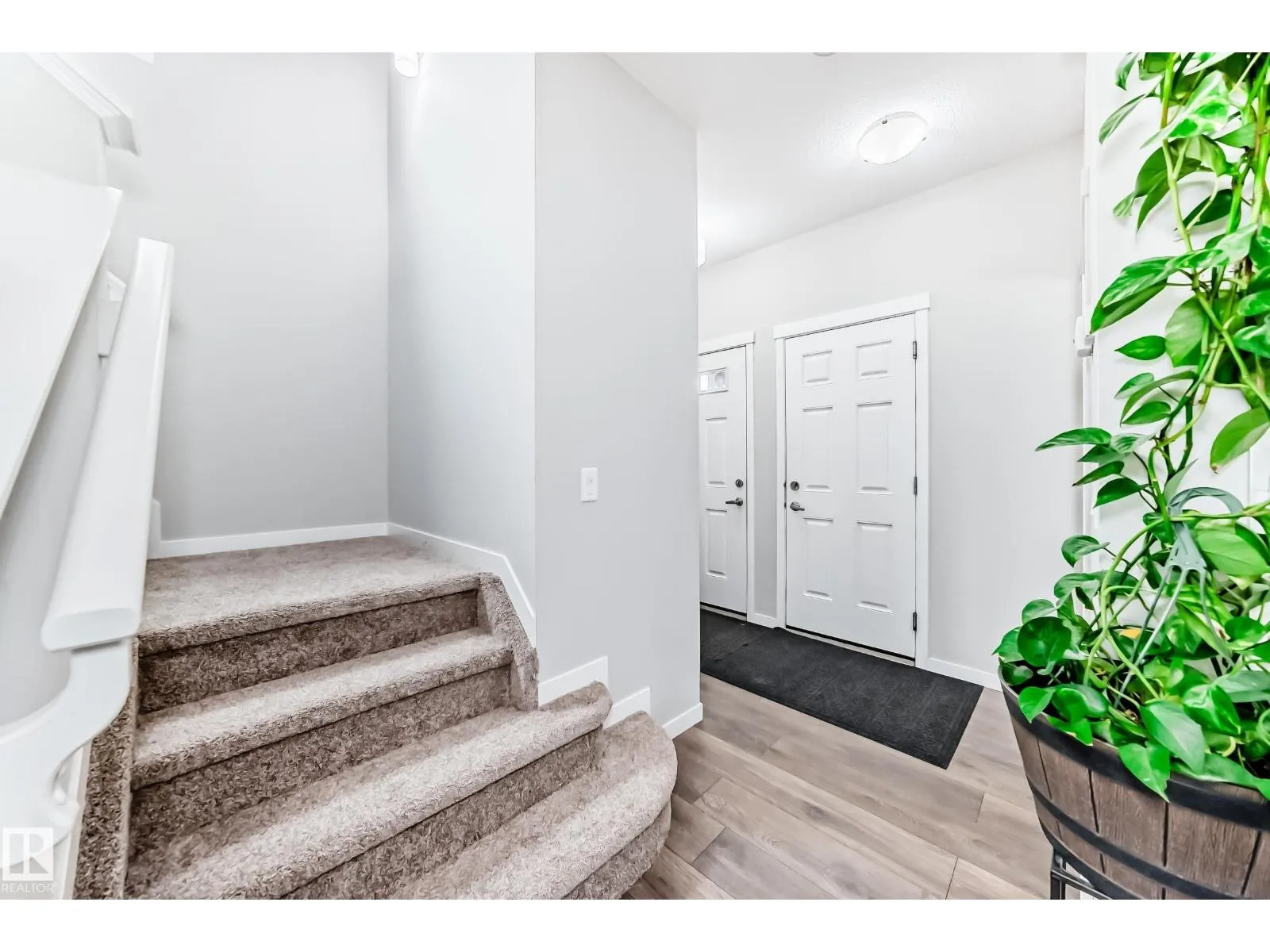 12212 176 AV NW NW