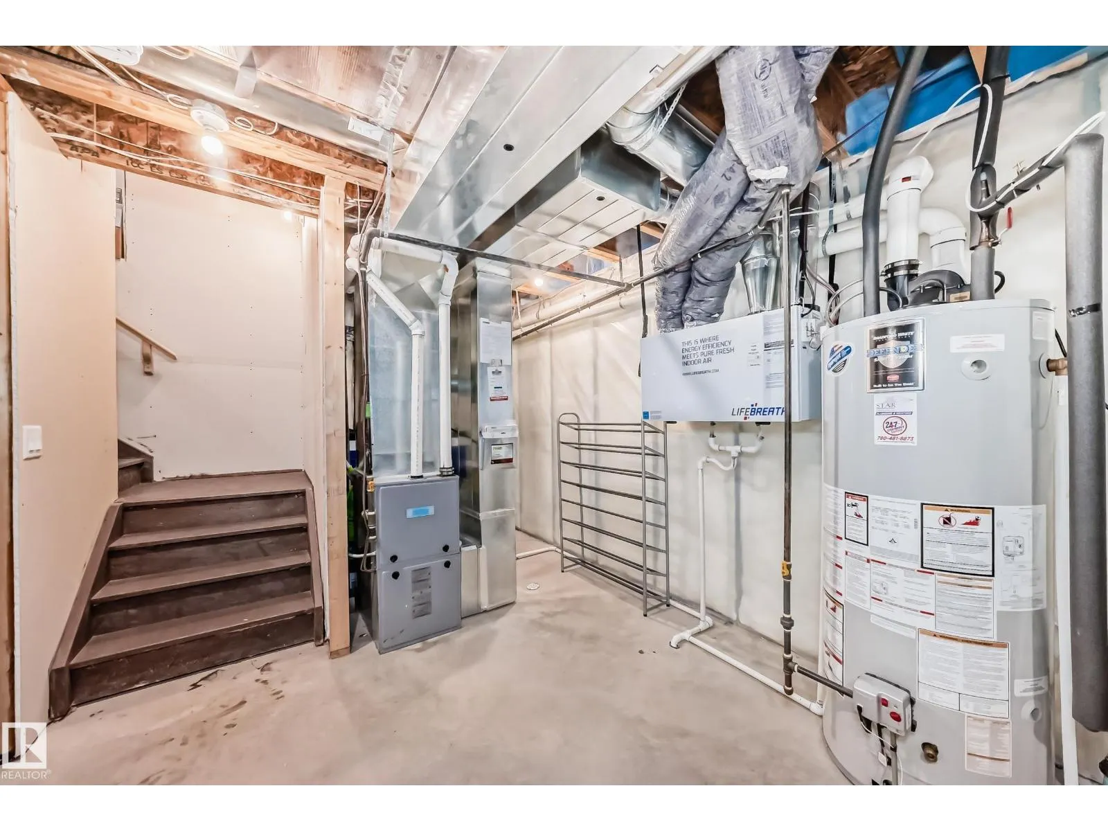 12212 176 AV NW NW