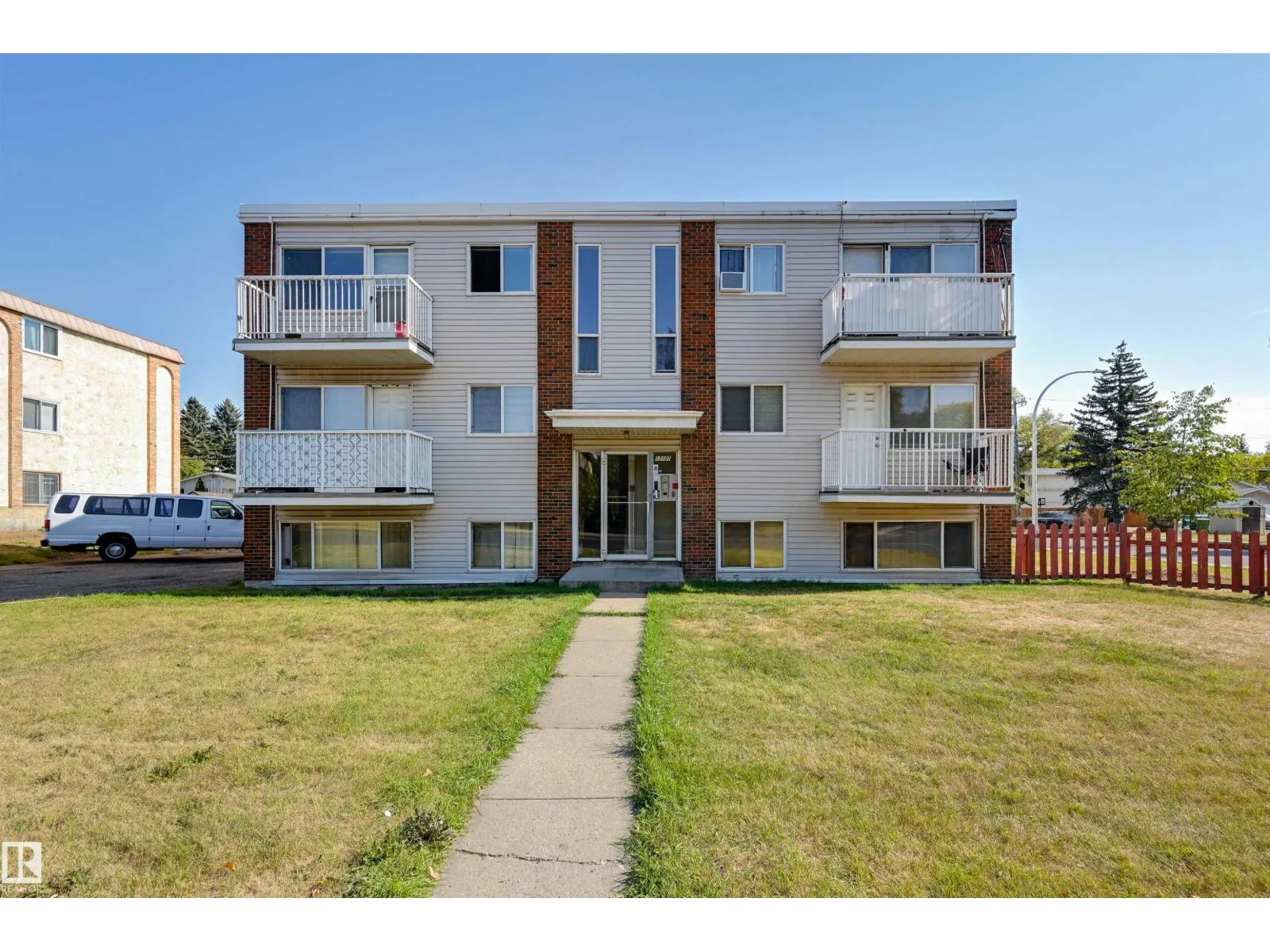 12107 82 ST NW