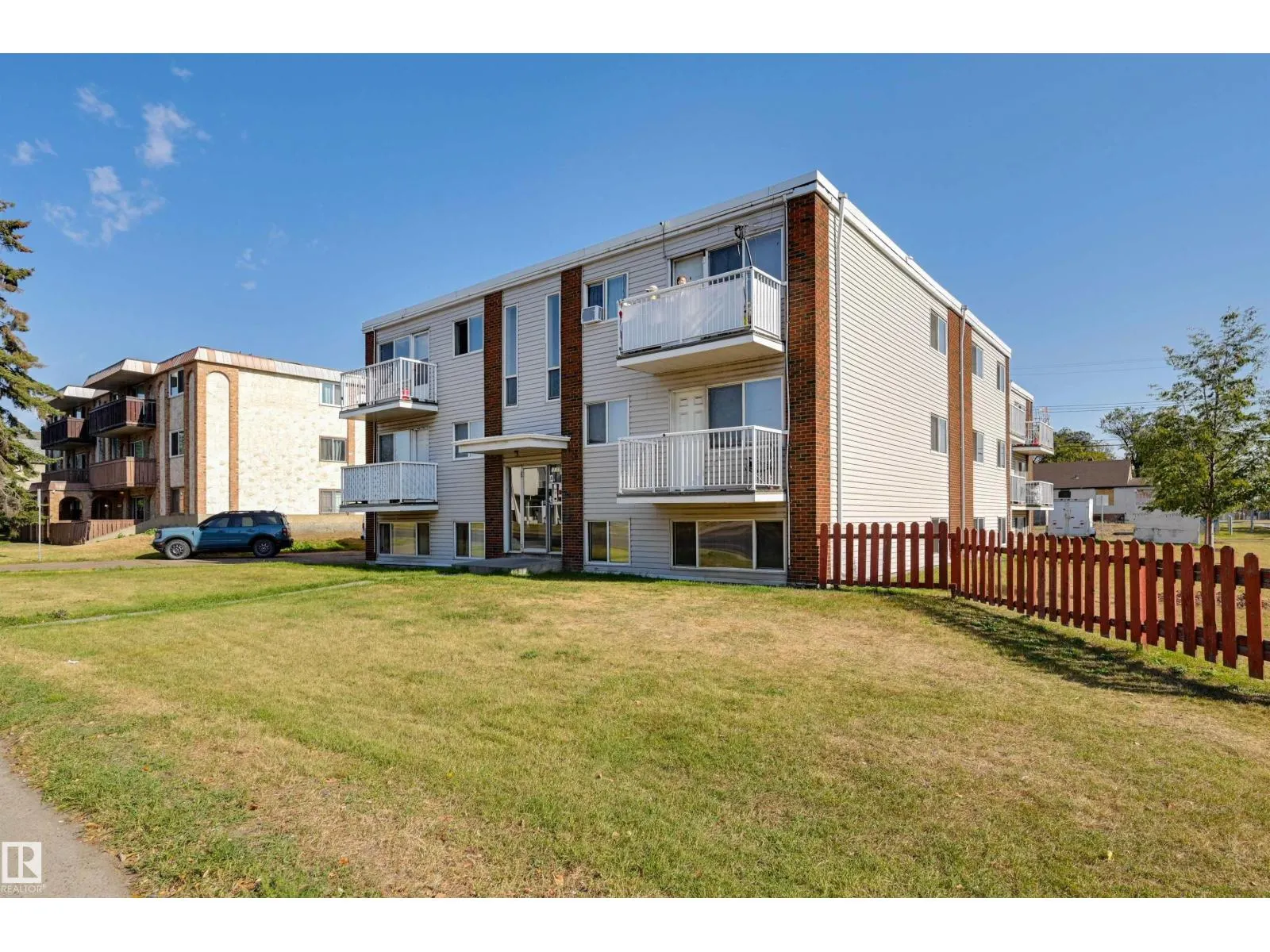 12107 82 ST NW