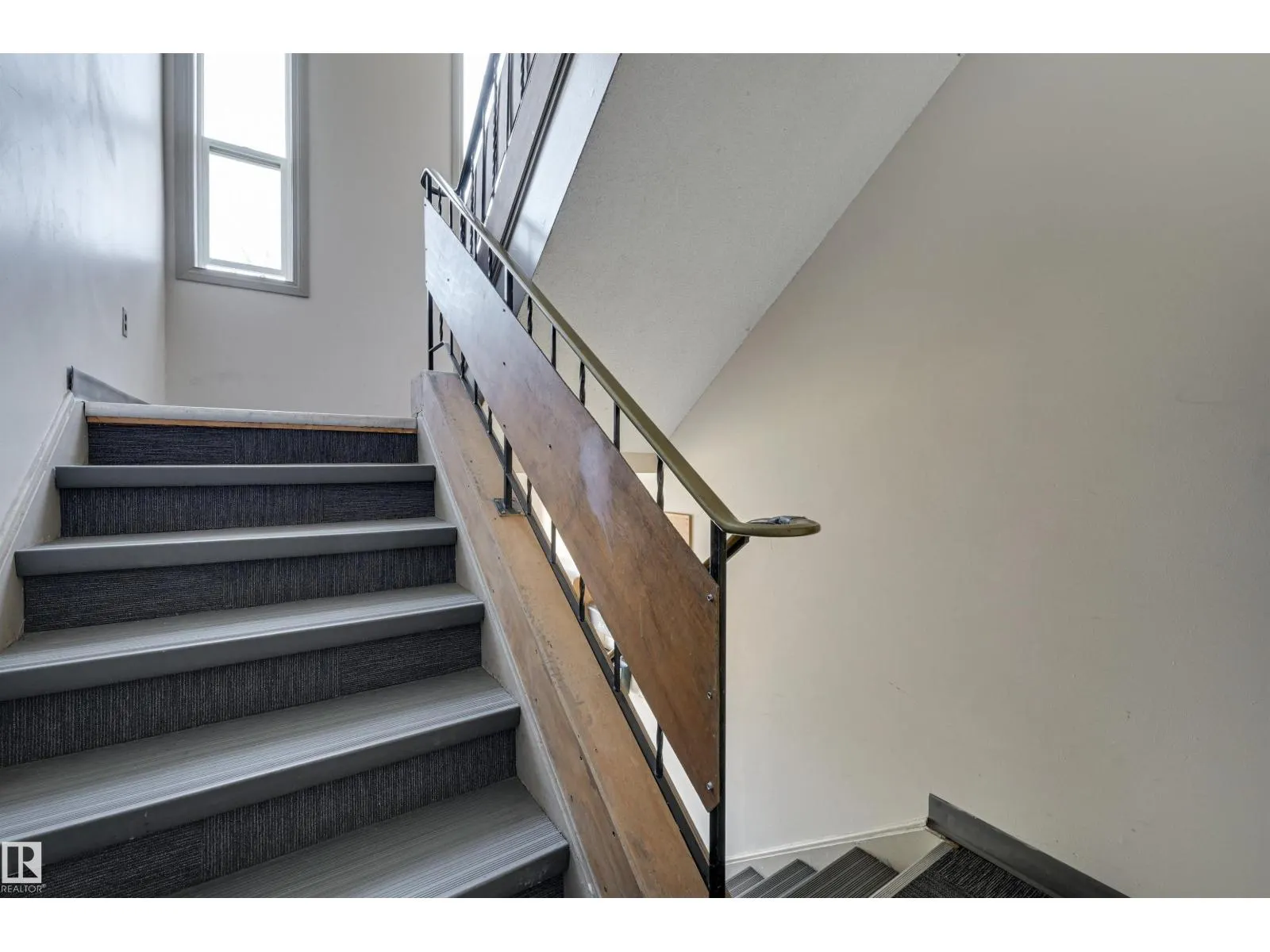 12107 82 ST NW