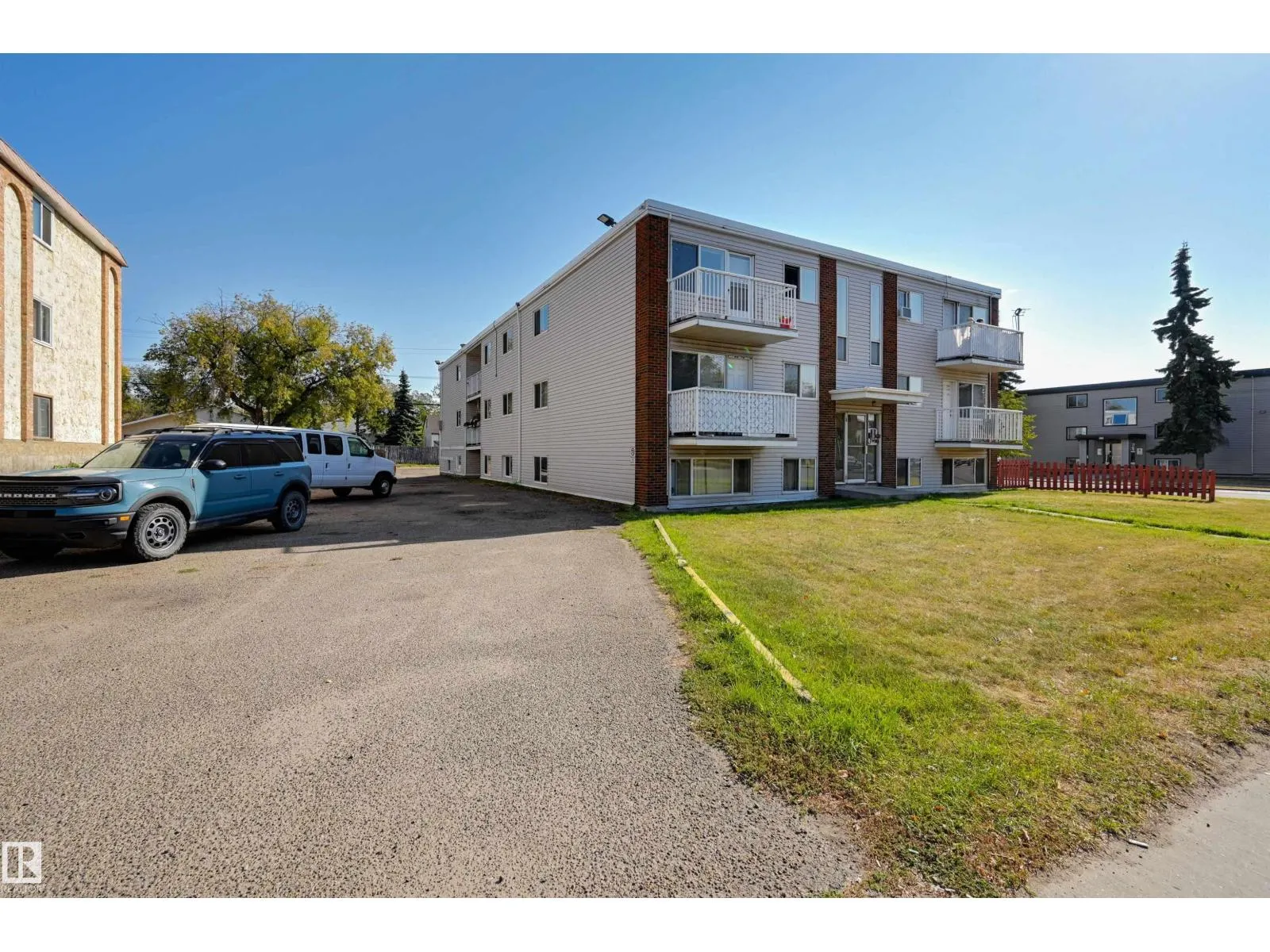 12107 82 ST NW
