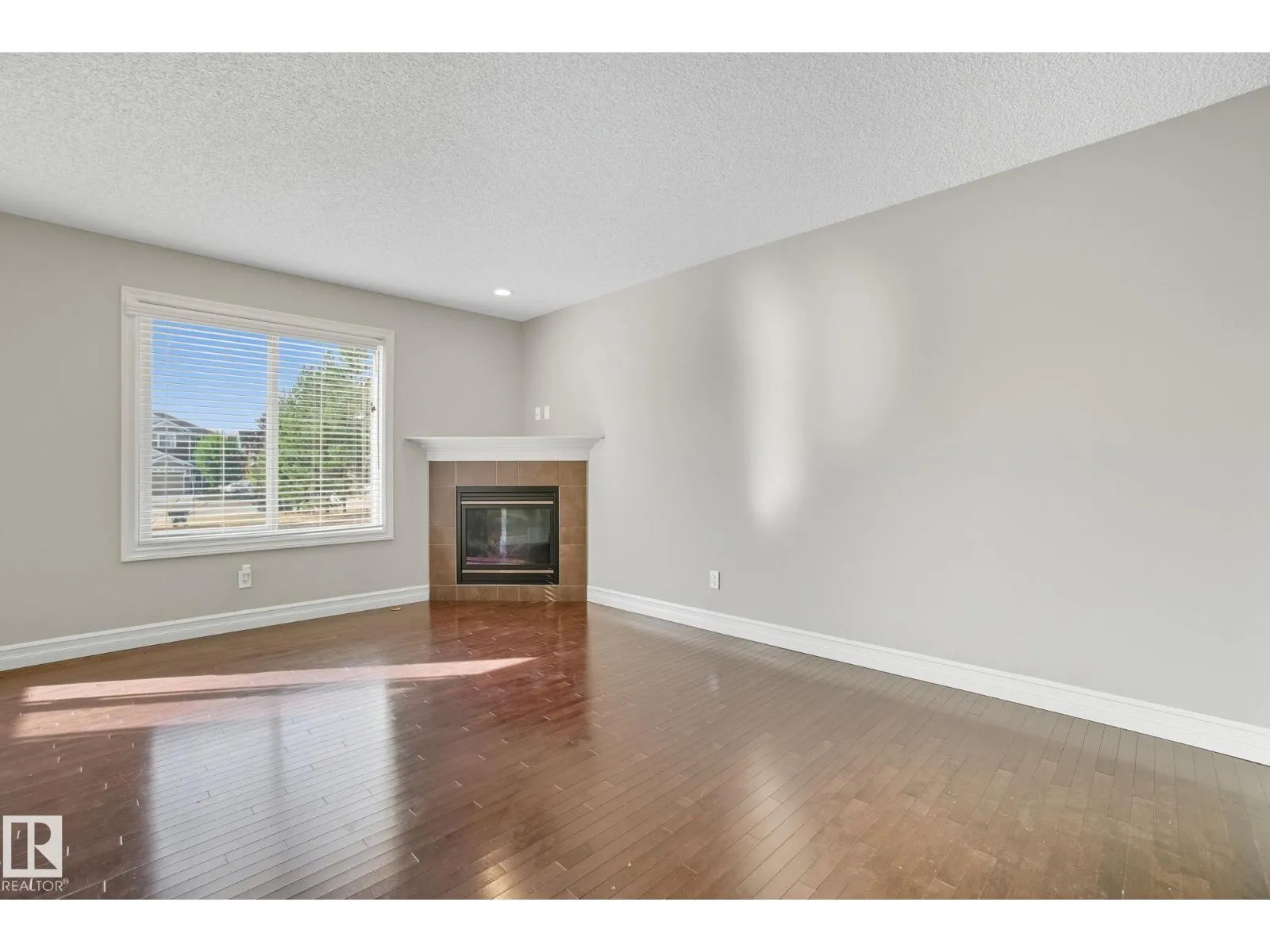 #18 219 CHARLOTTE WY