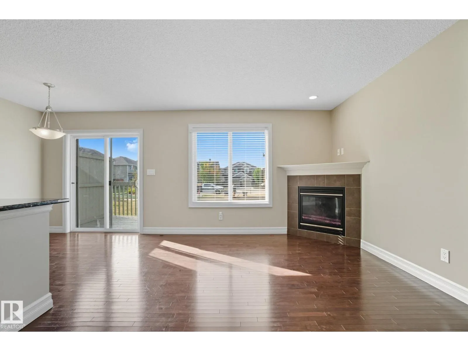 #18 219 CHARLOTTE WY