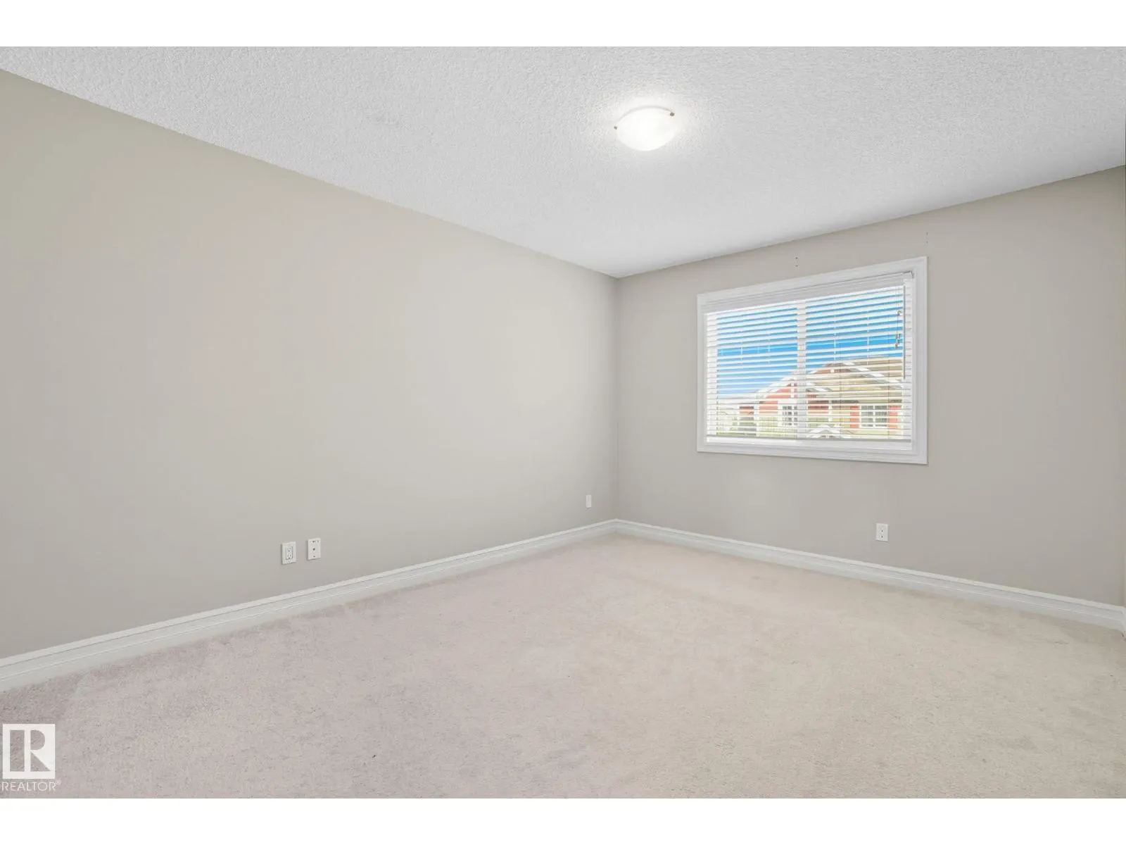 #18 219 CHARLOTTE WY