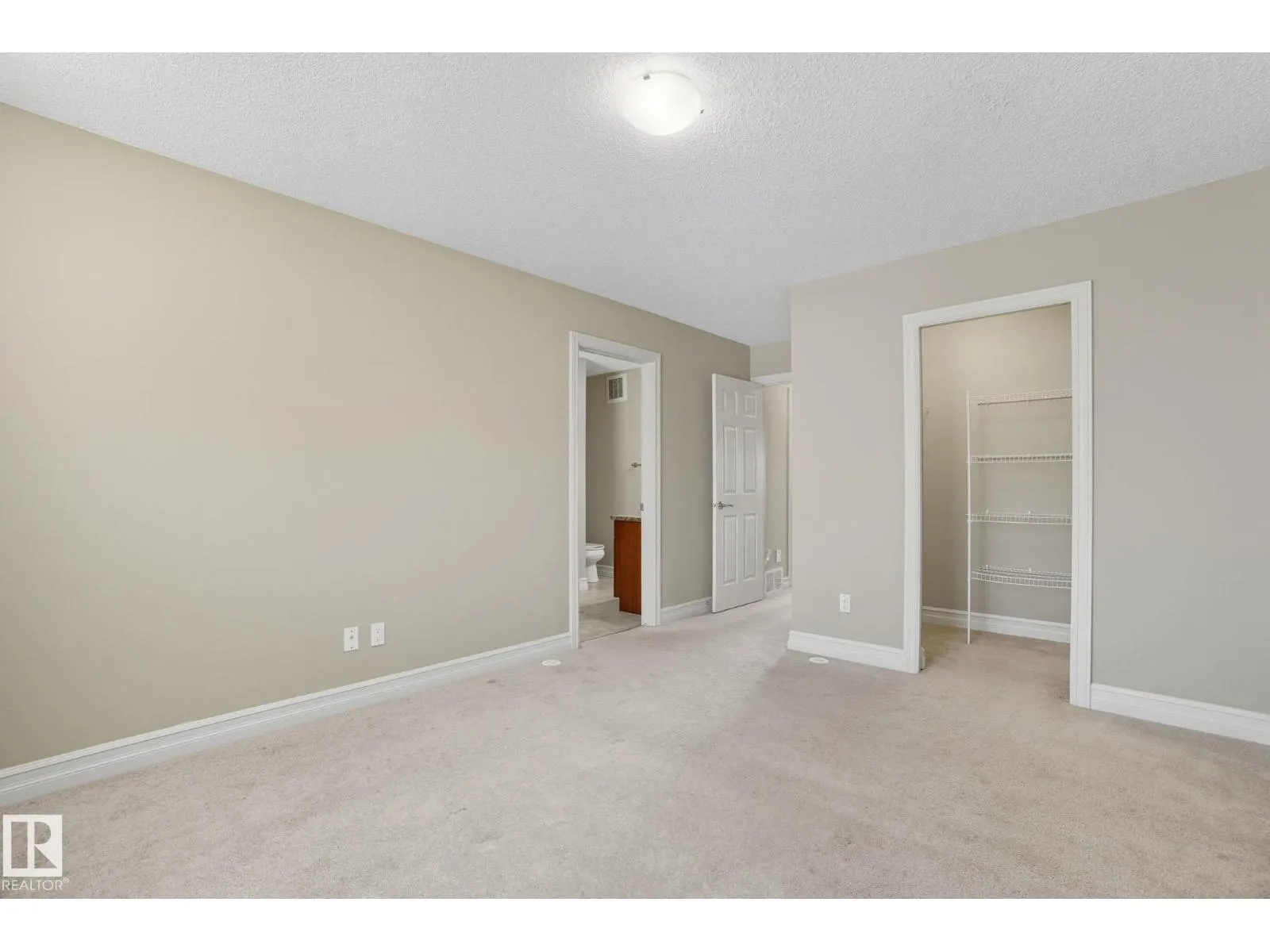 #18 219 CHARLOTTE WY