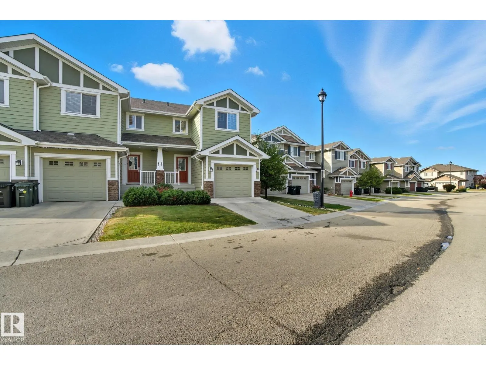#18 219 CHARLOTTE WY