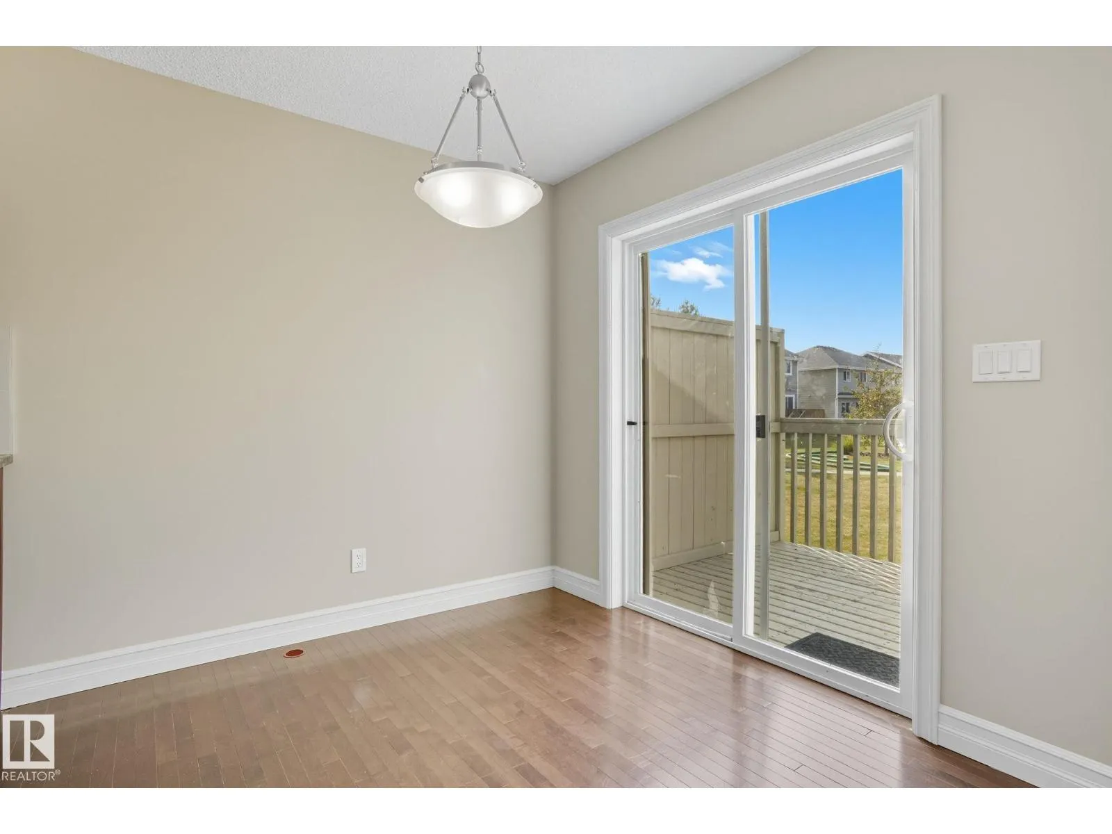#18 219 CHARLOTTE WY