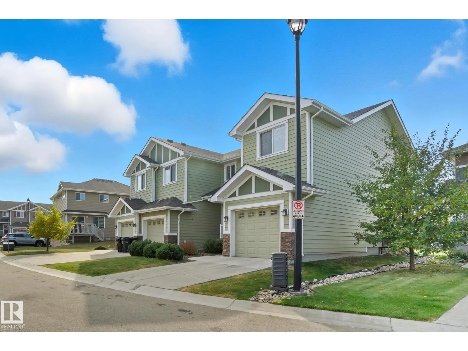 #18 219 CHARLOTTE WY