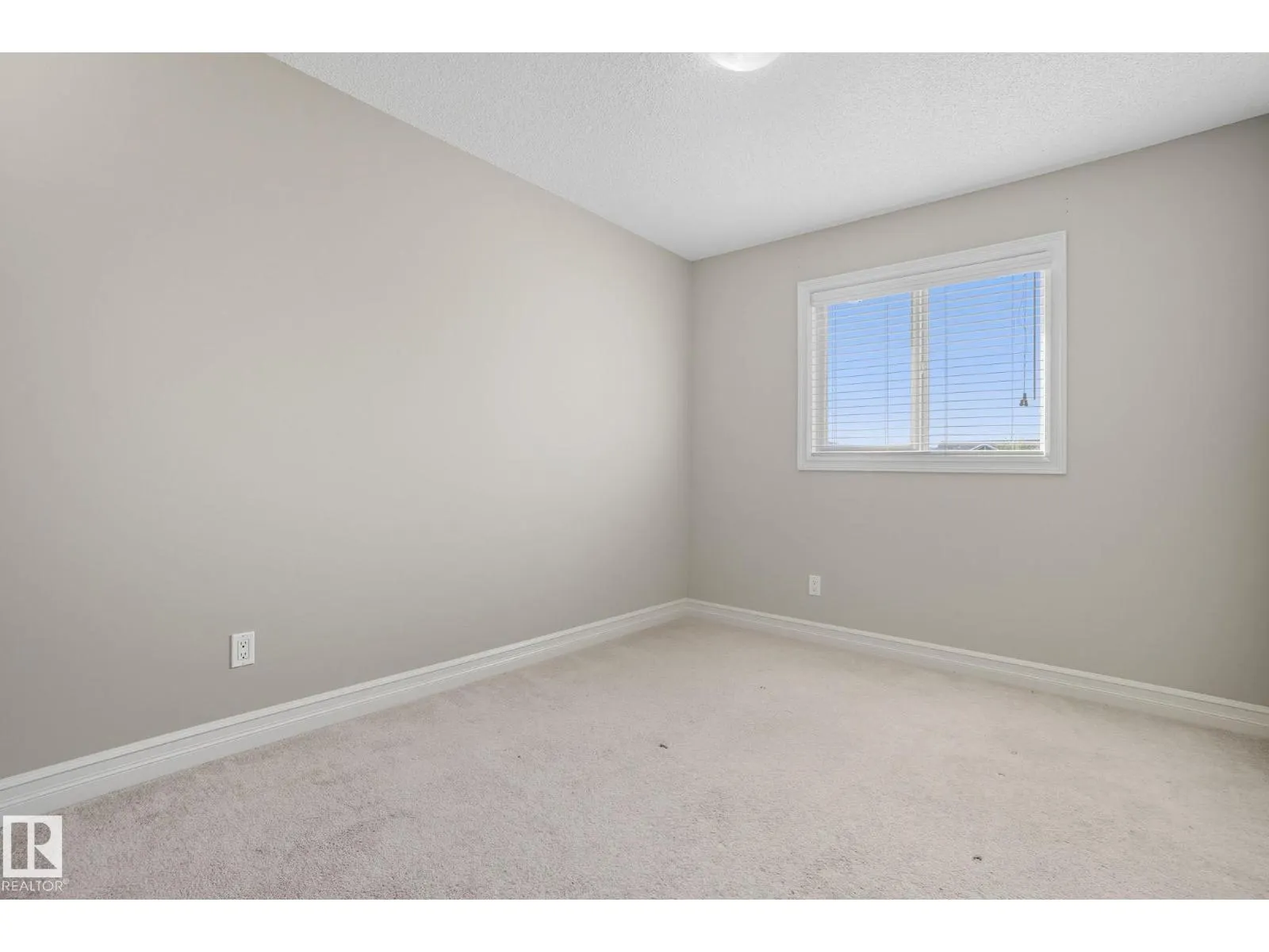 #18 219 CHARLOTTE WY