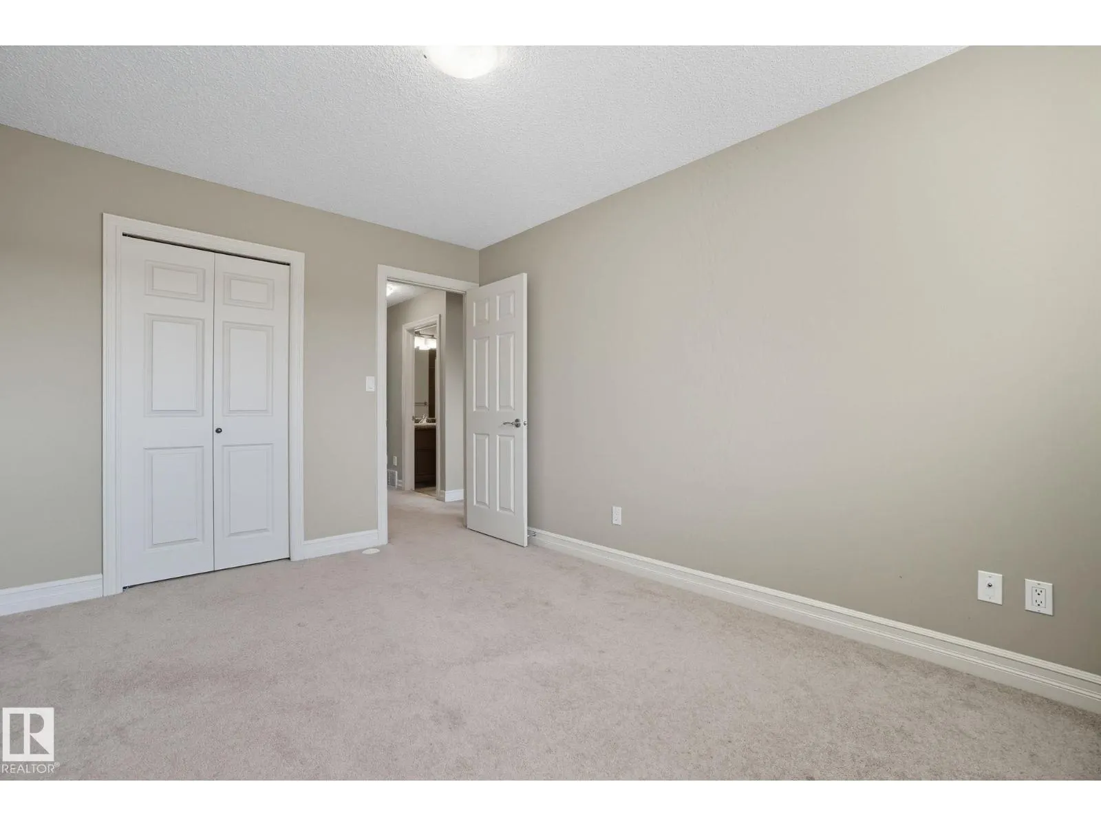#18 219 CHARLOTTE WY