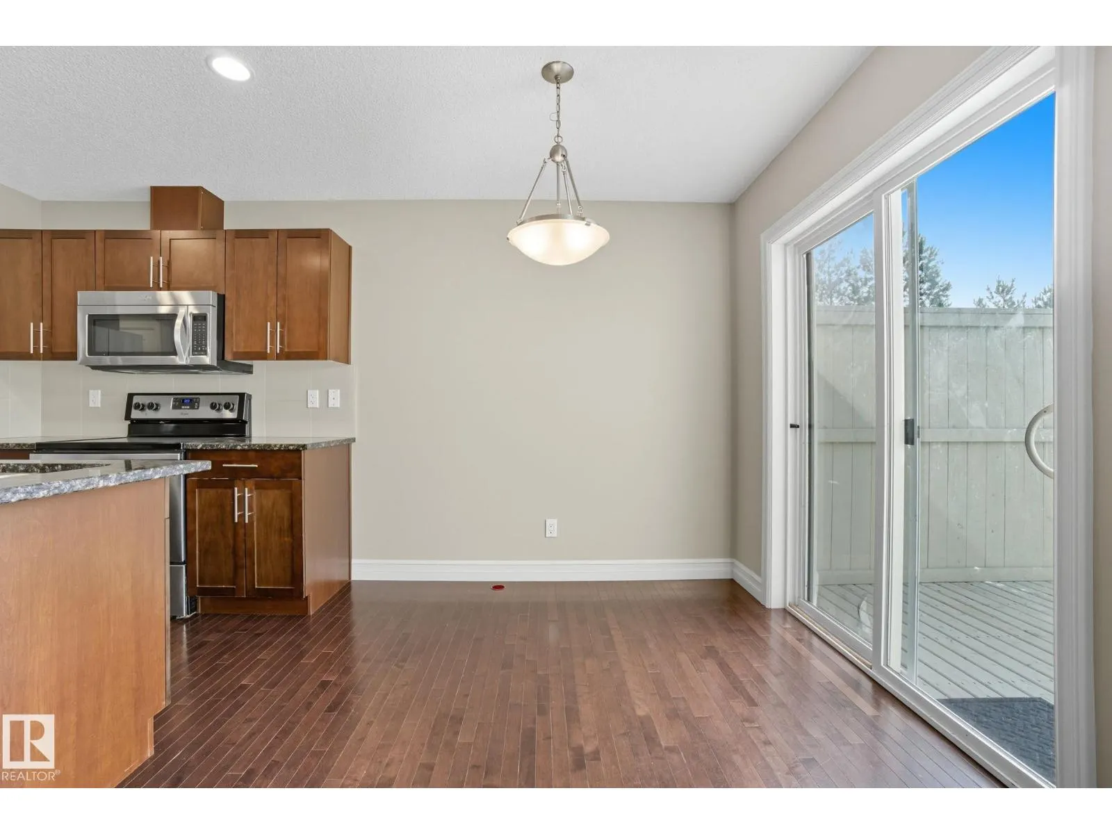 #18 219 CHARLOTTE WY