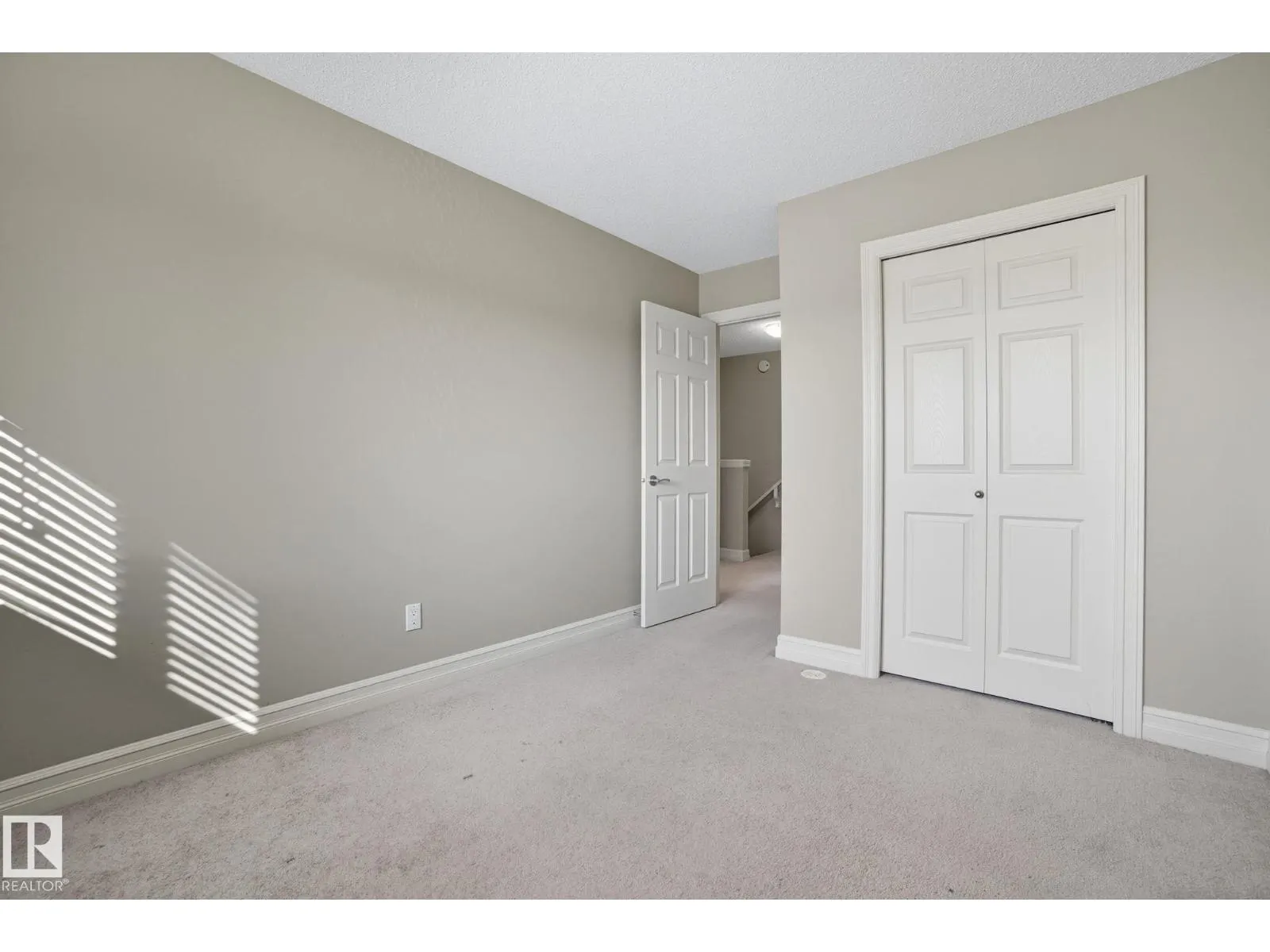 #18 219 CHARLOTTE WY