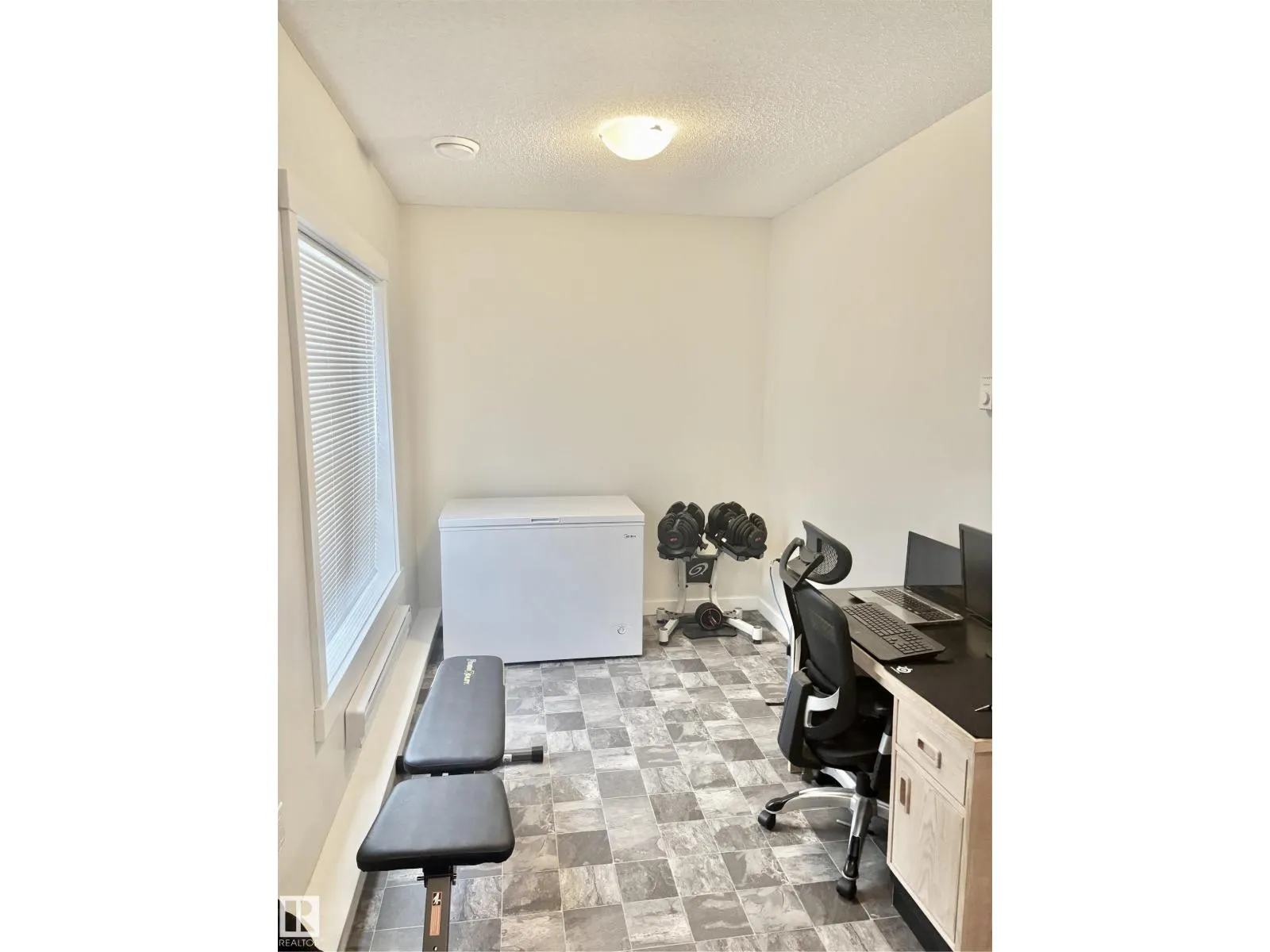 #36 903 CRYSTALLINA NERA WY NW