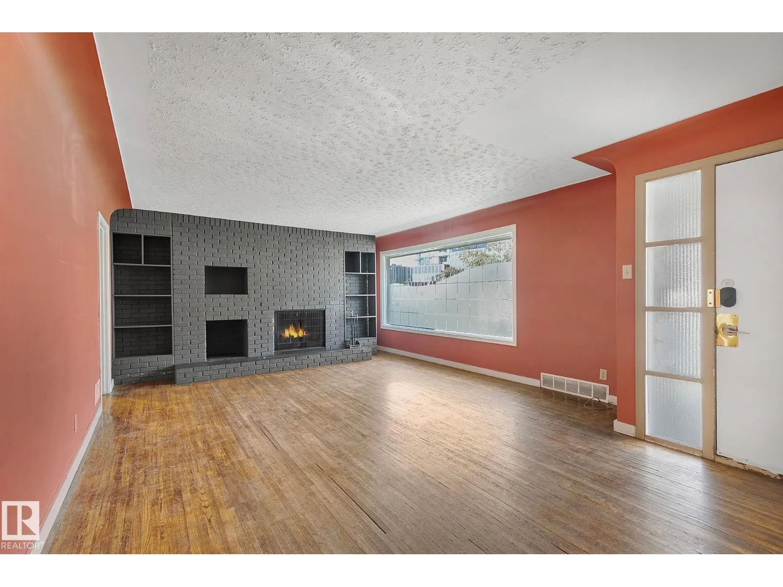 13915 102 AV NW