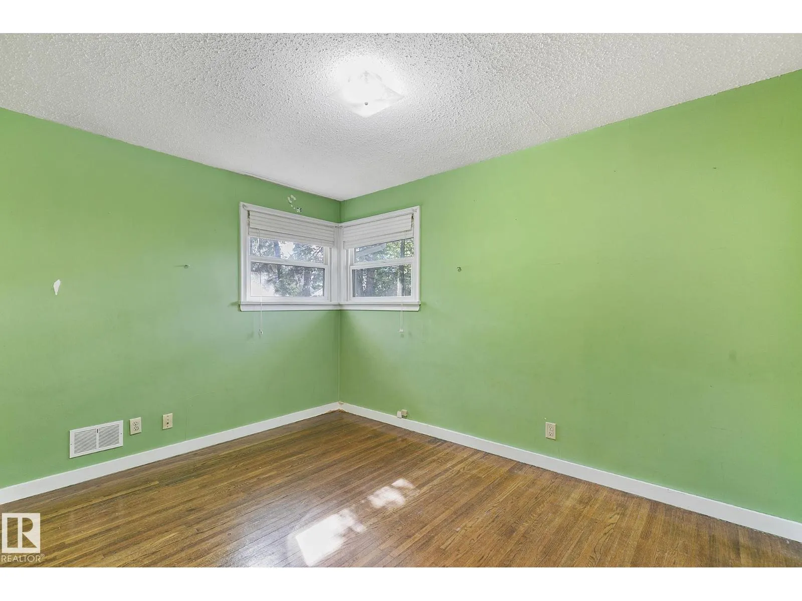 13915 102 AV NW