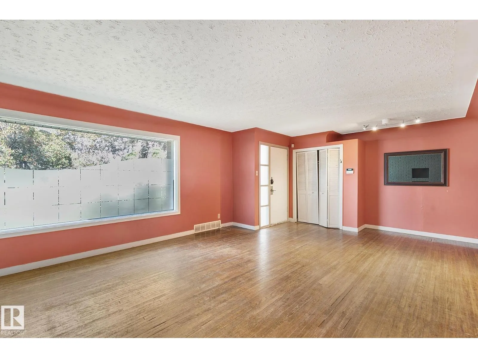 13915 102 AV NW