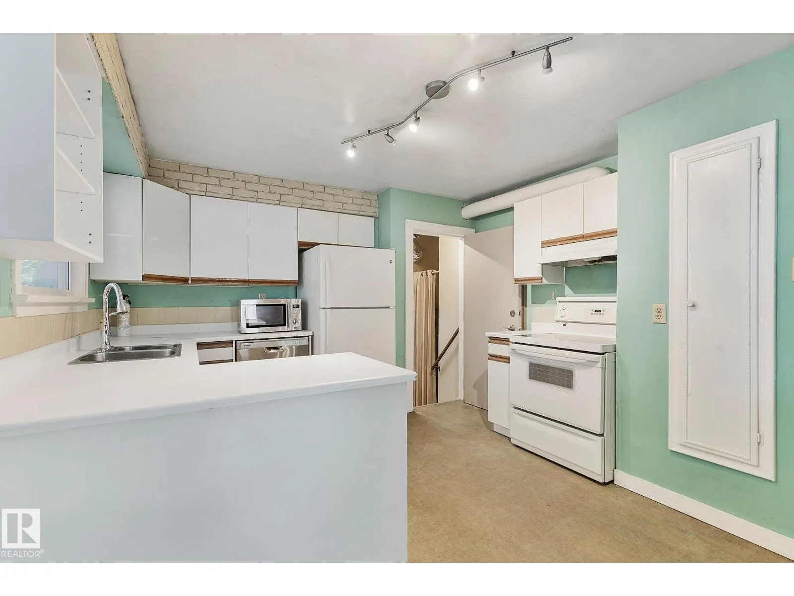 13915 102 AV NW