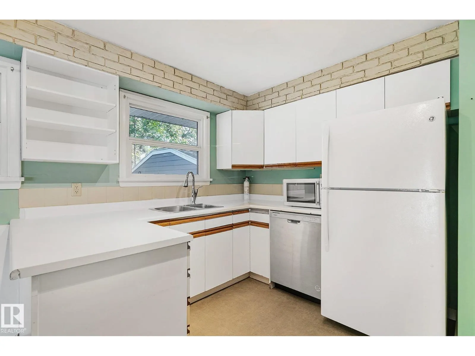 13915 102 AV NW