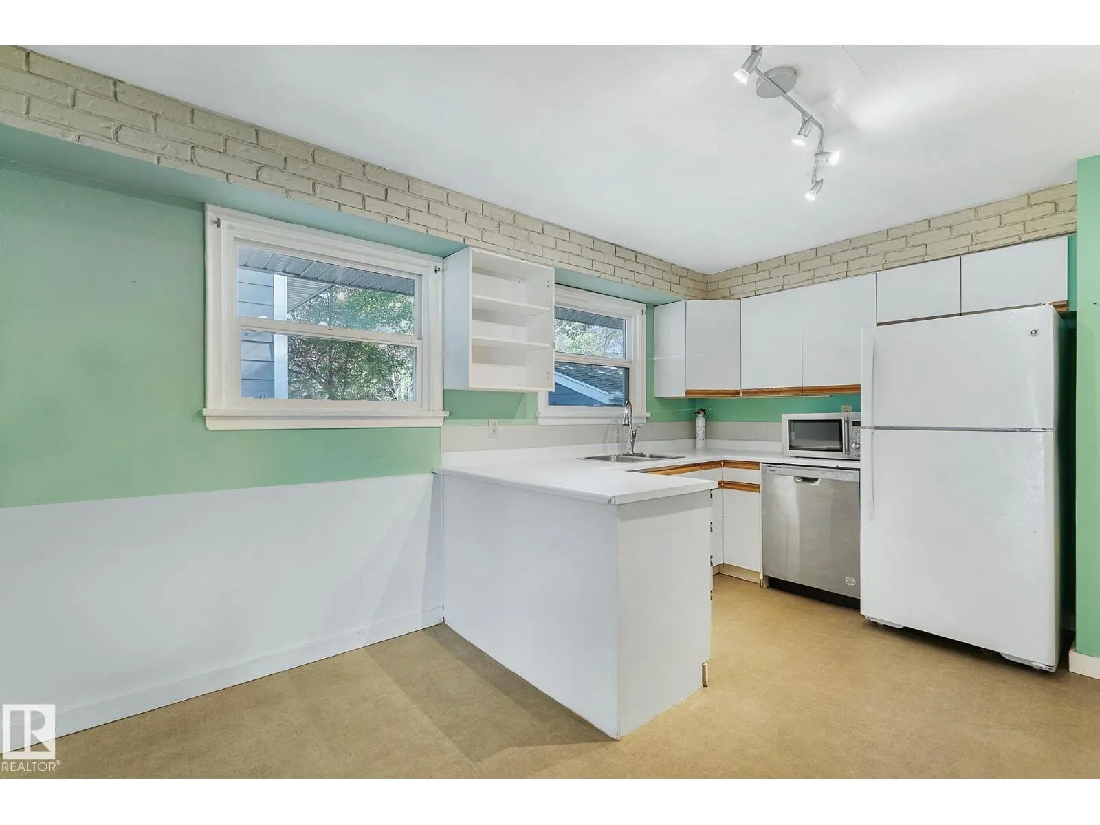 13915 102 AV NW