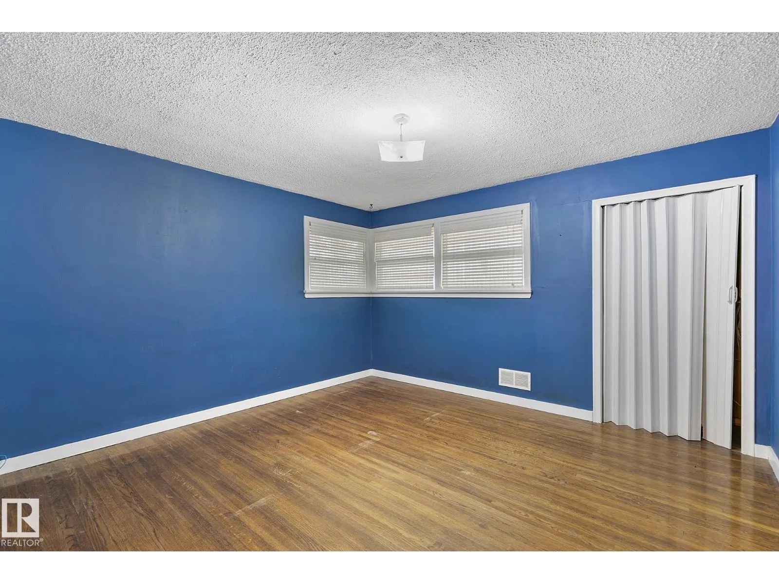 13915 102 AV NW