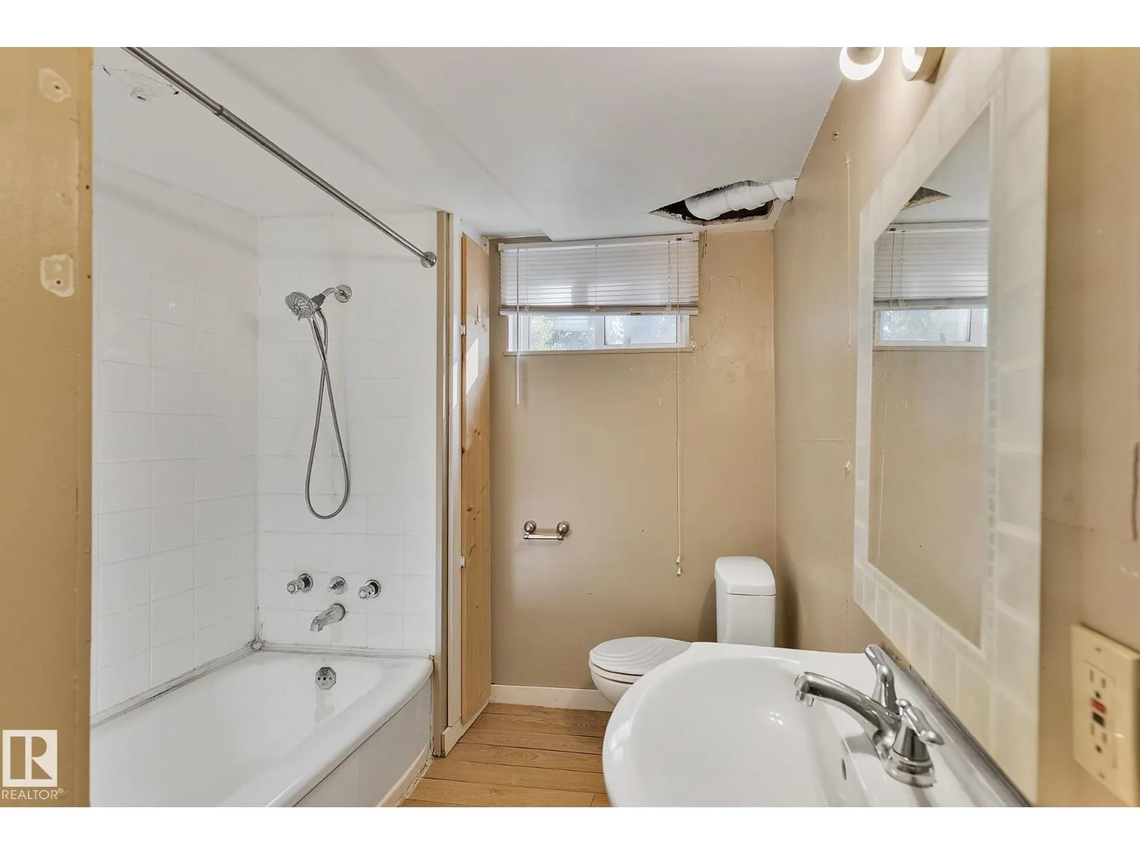 13915 102 AV NW