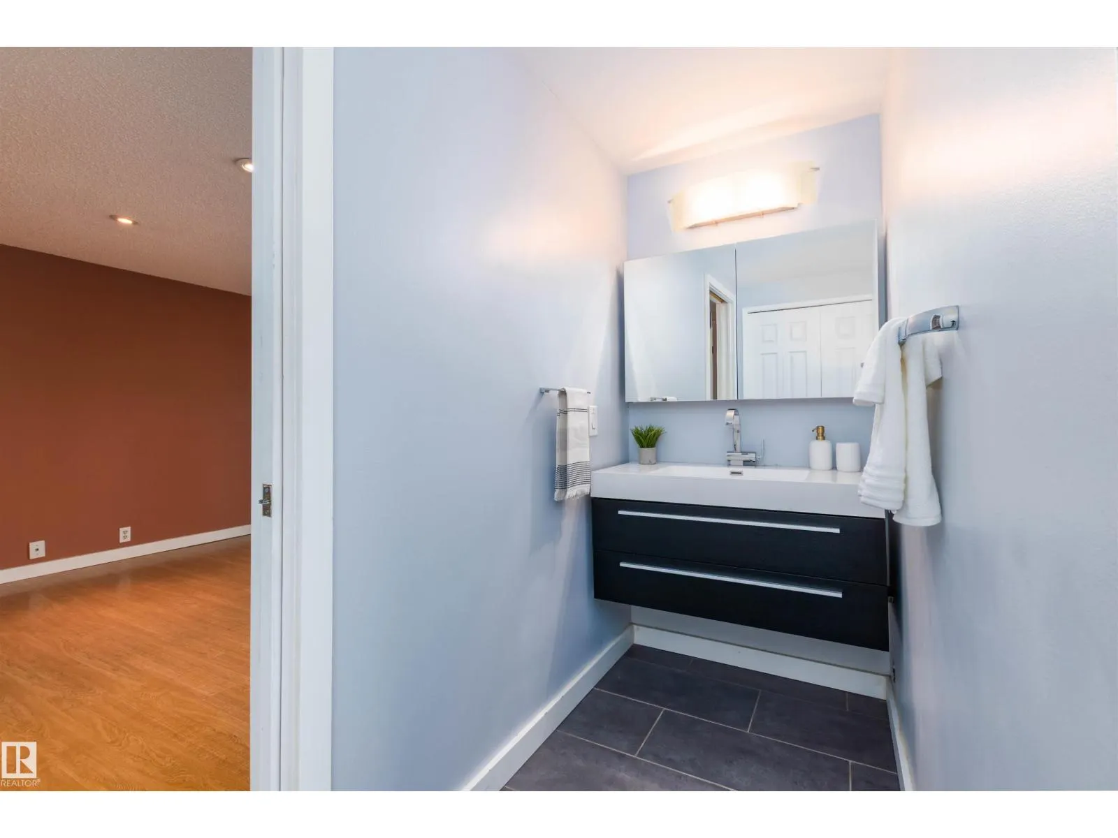 614 WOODBRIDGE WY