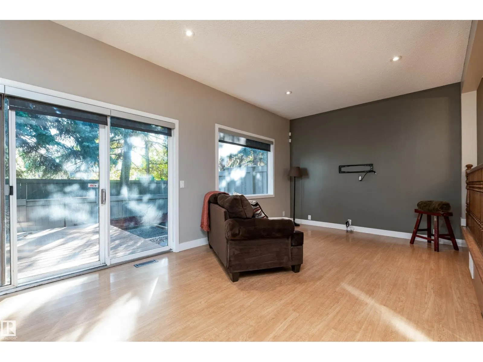 614 WOODBRIDGE WY
