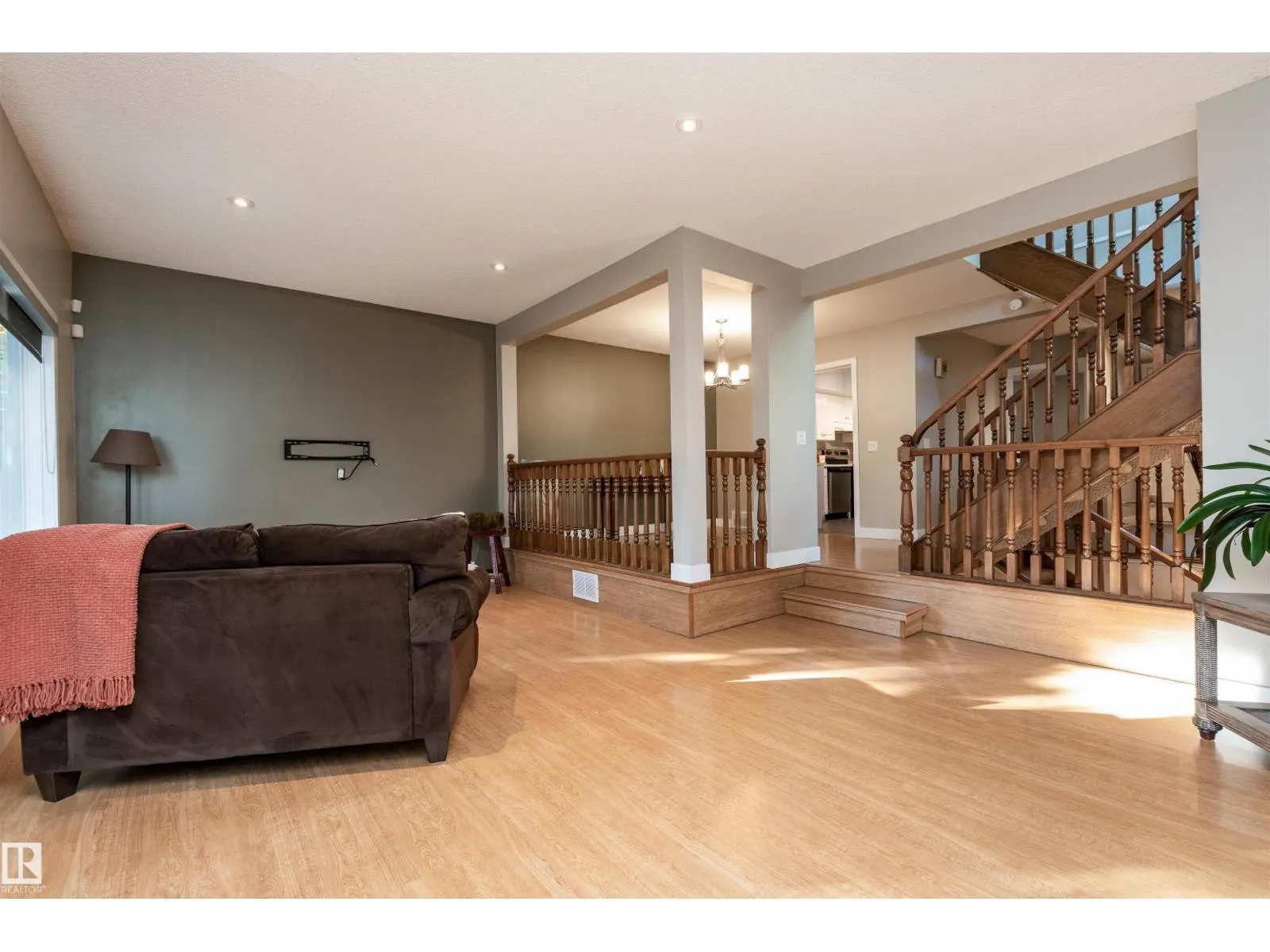 614 WOODBRIDGE WY