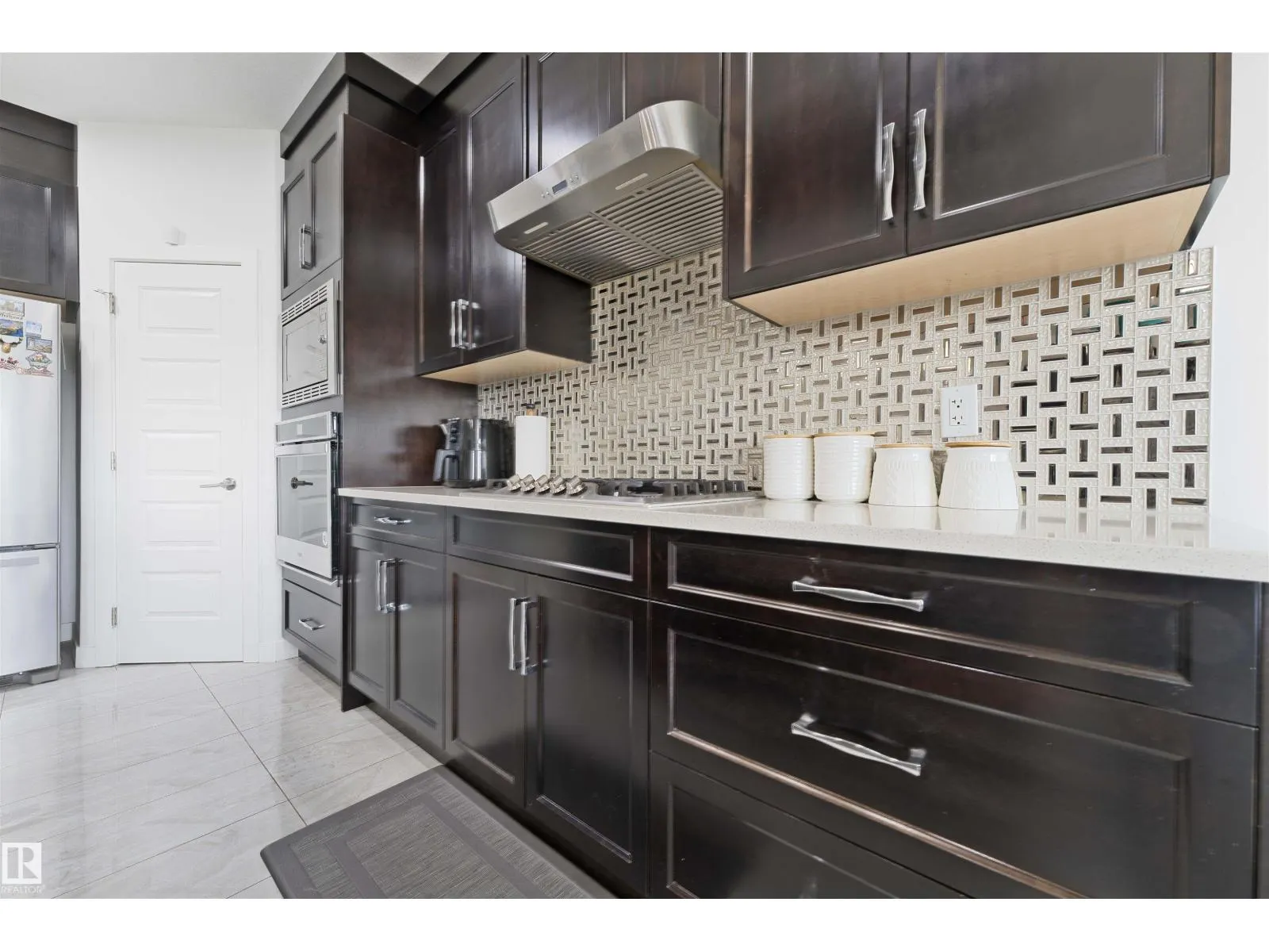 1206 27 ST NW