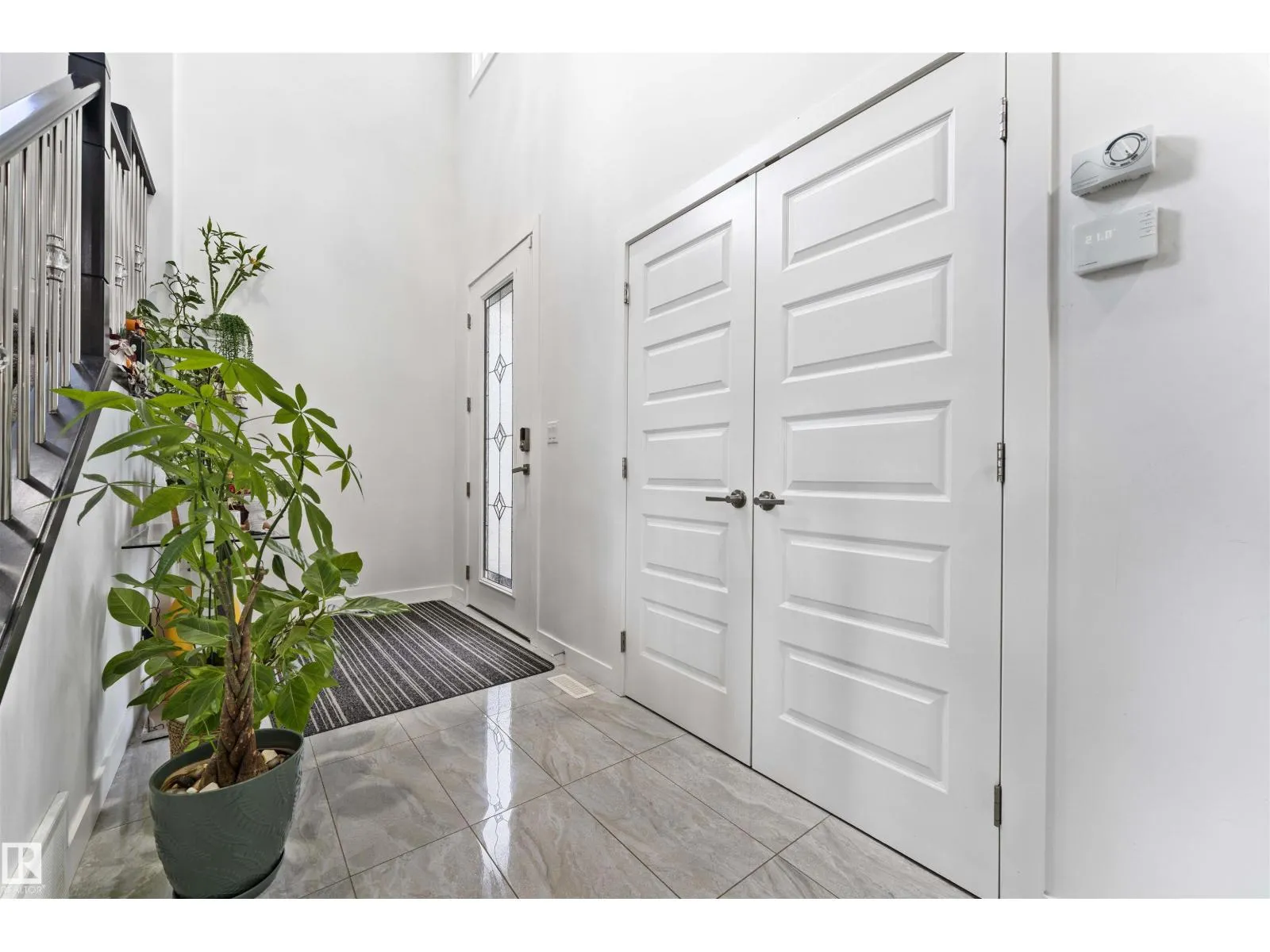 1206 27 ST NW
