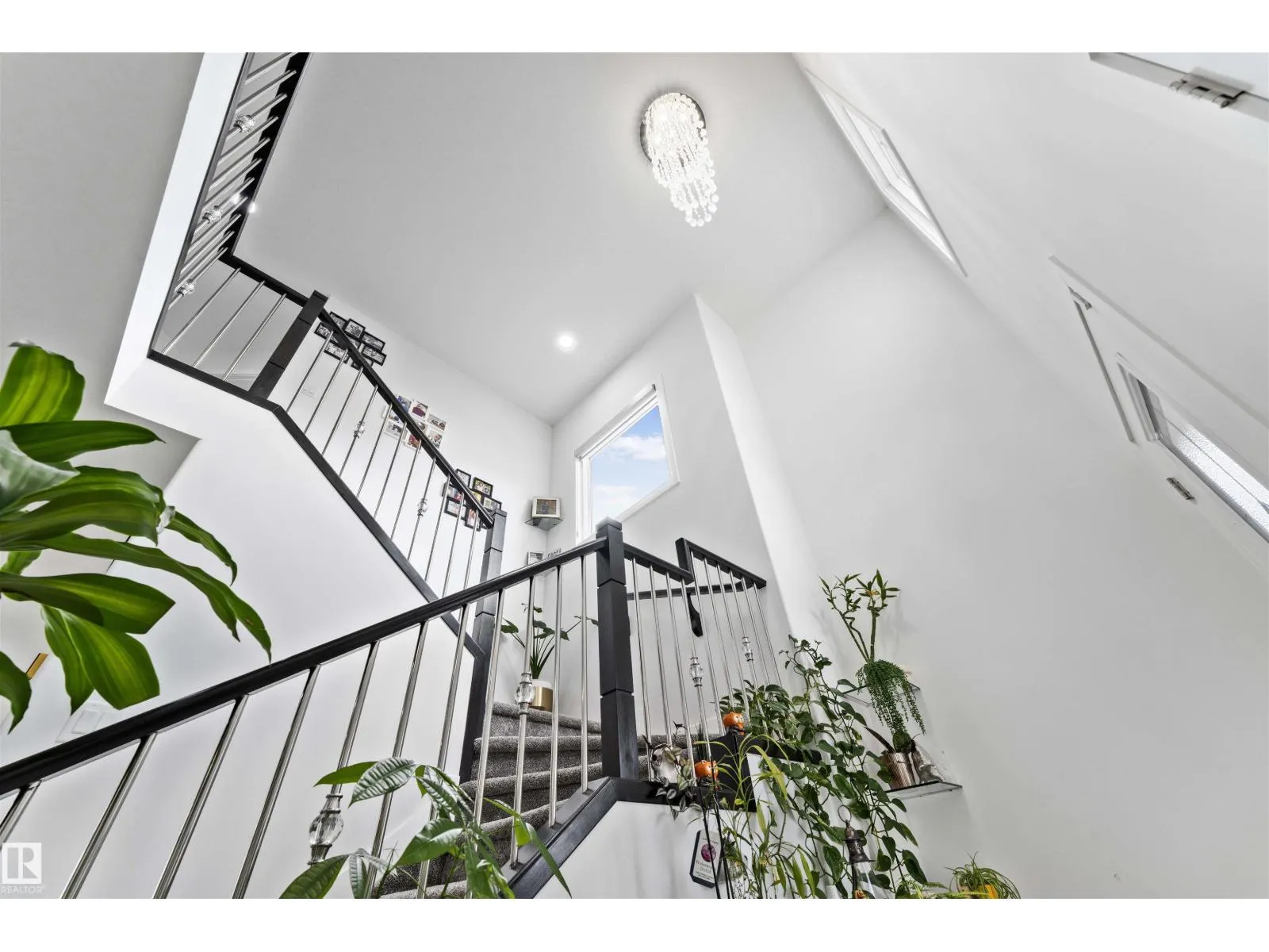 1206 27 ST NW