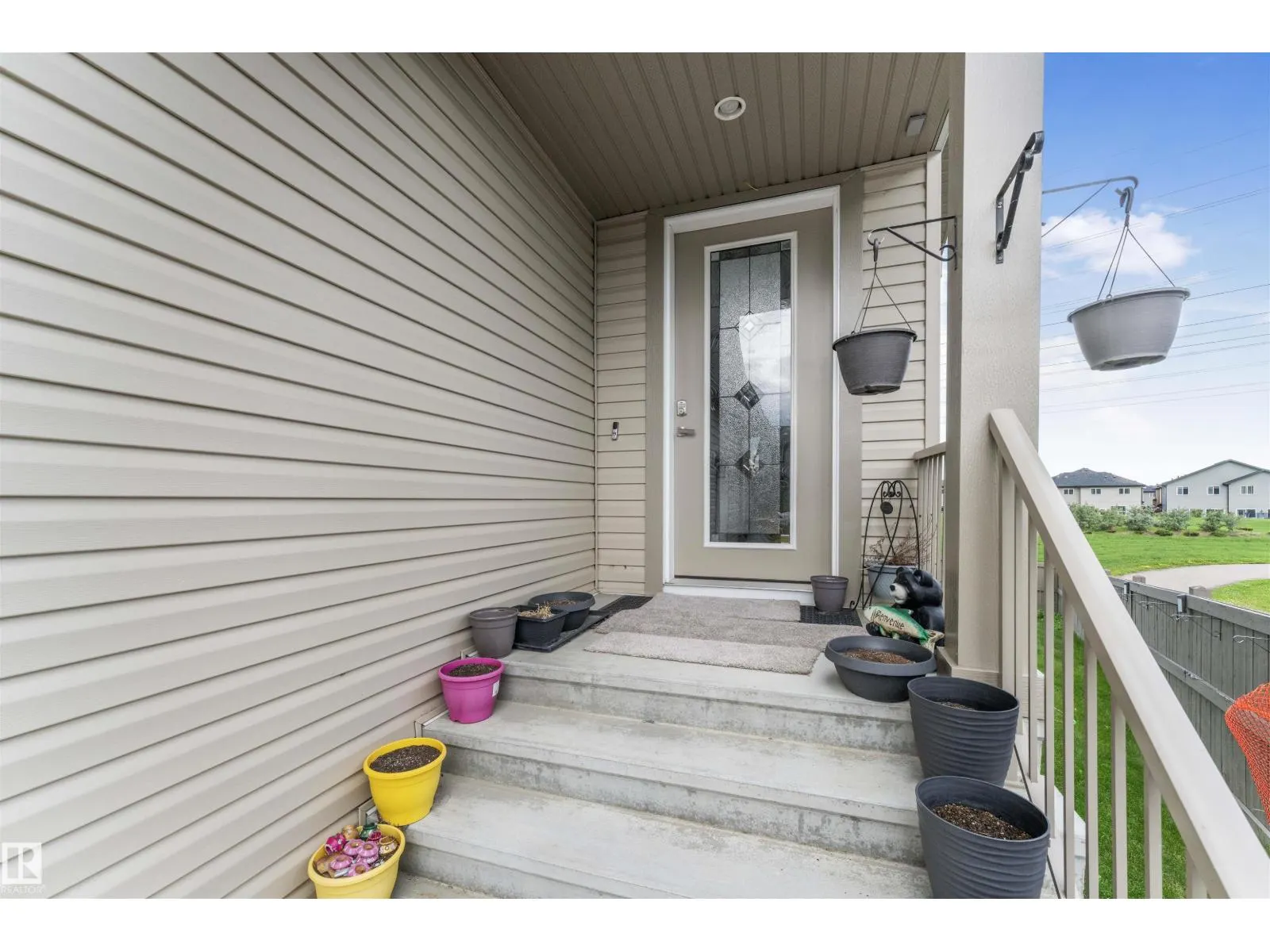 1206 27 ST NW