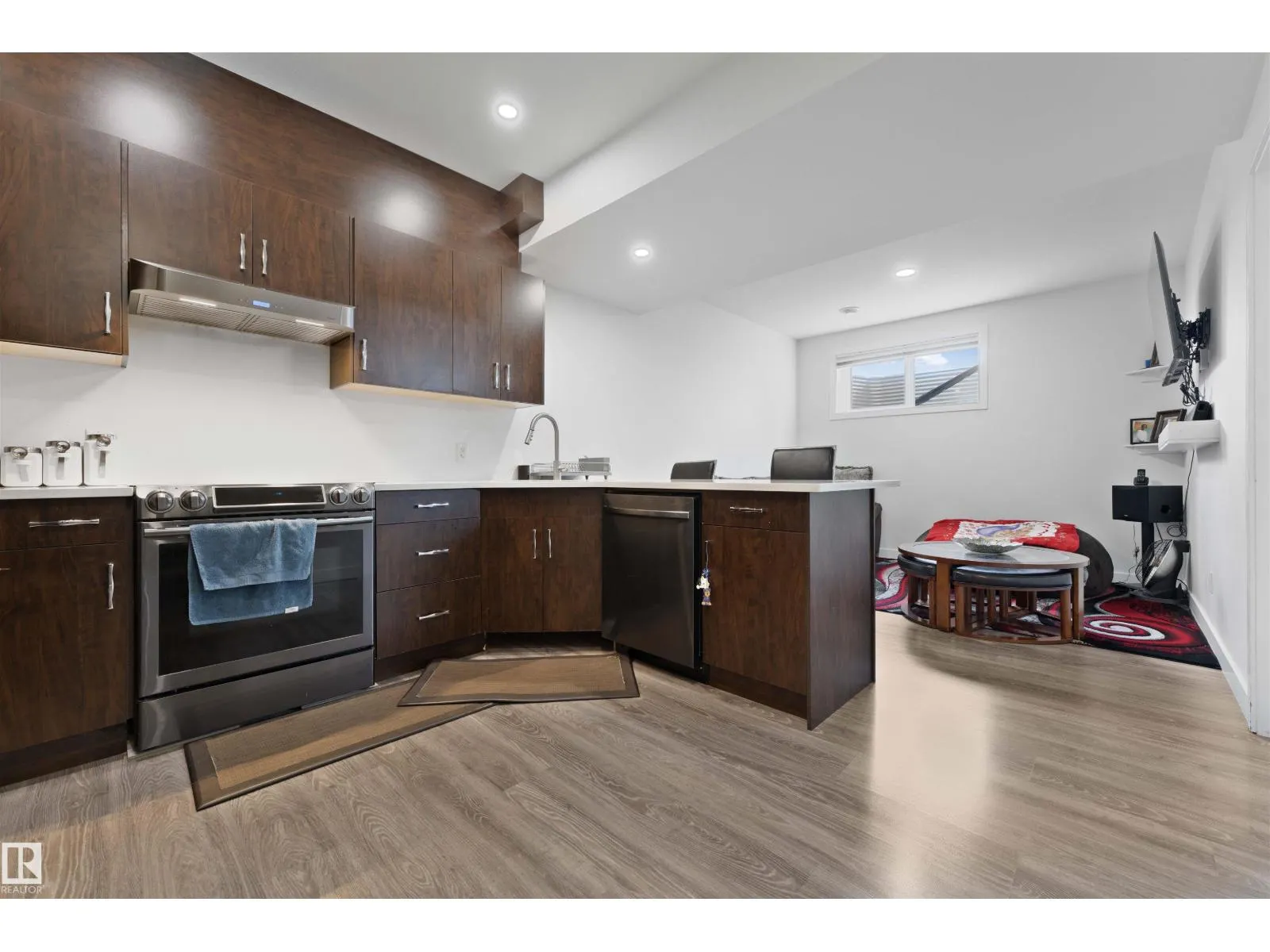 1206 27 ST NW