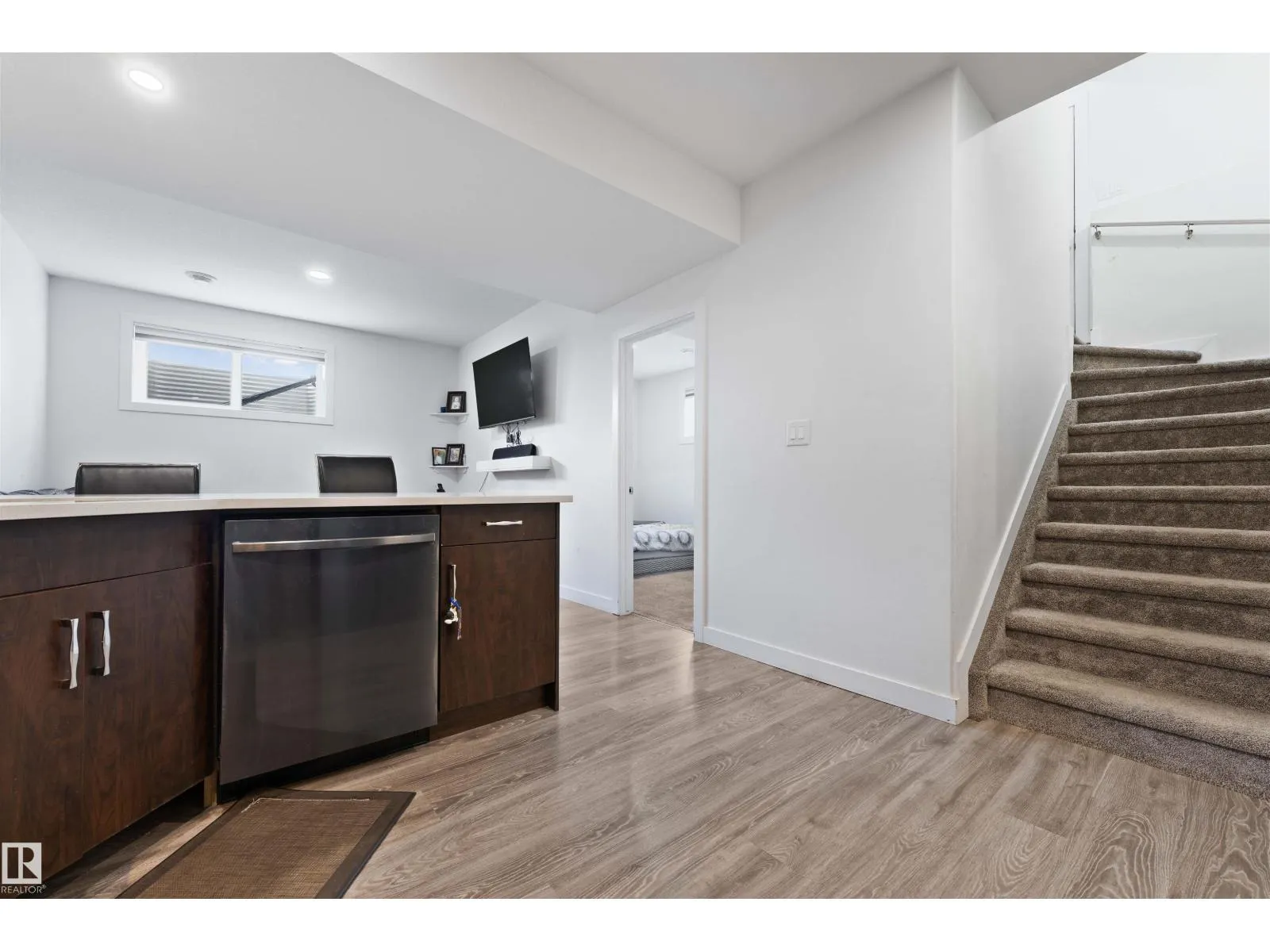 1206 27 ST NW