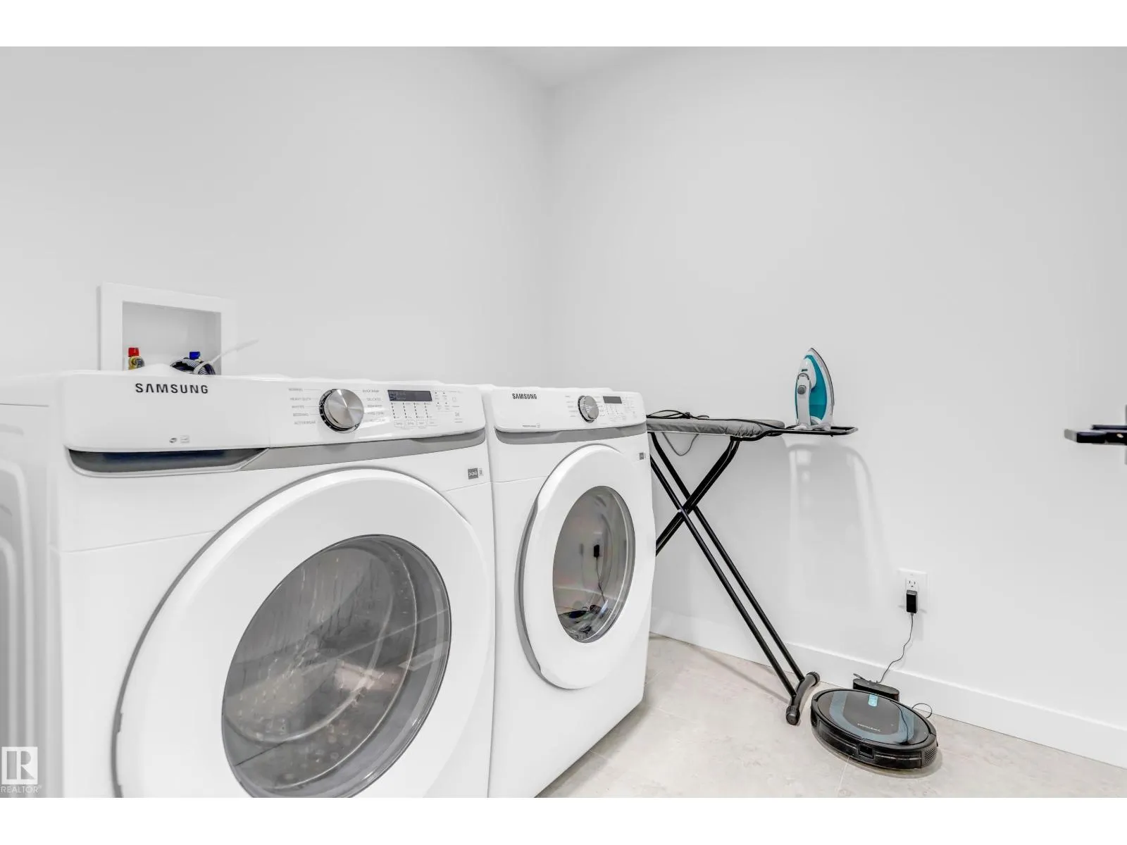 1336 11 AV NW