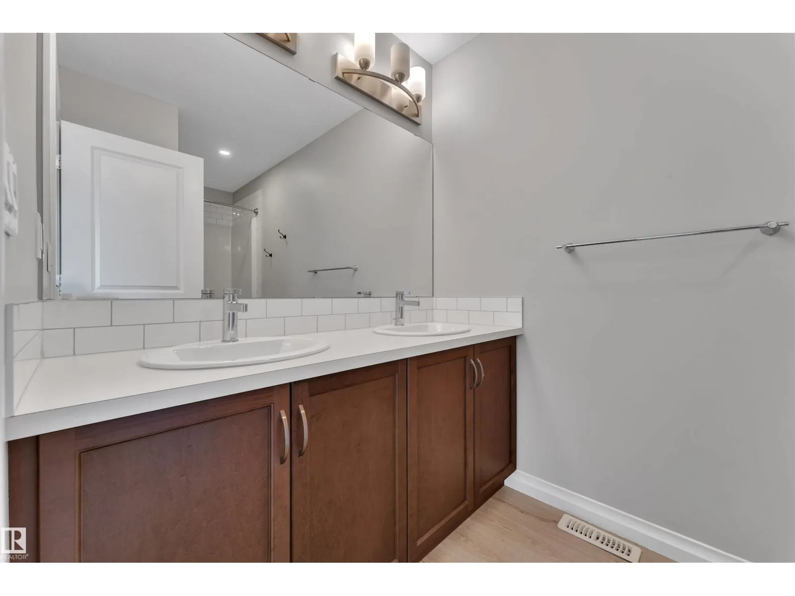 176 CHARLESWORTH DR SW