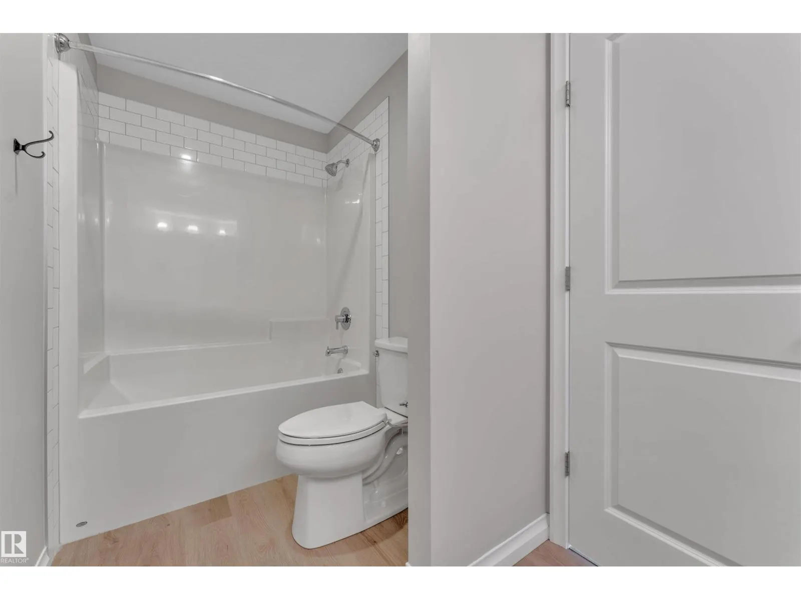 176 CHARLESWORTH DR SW