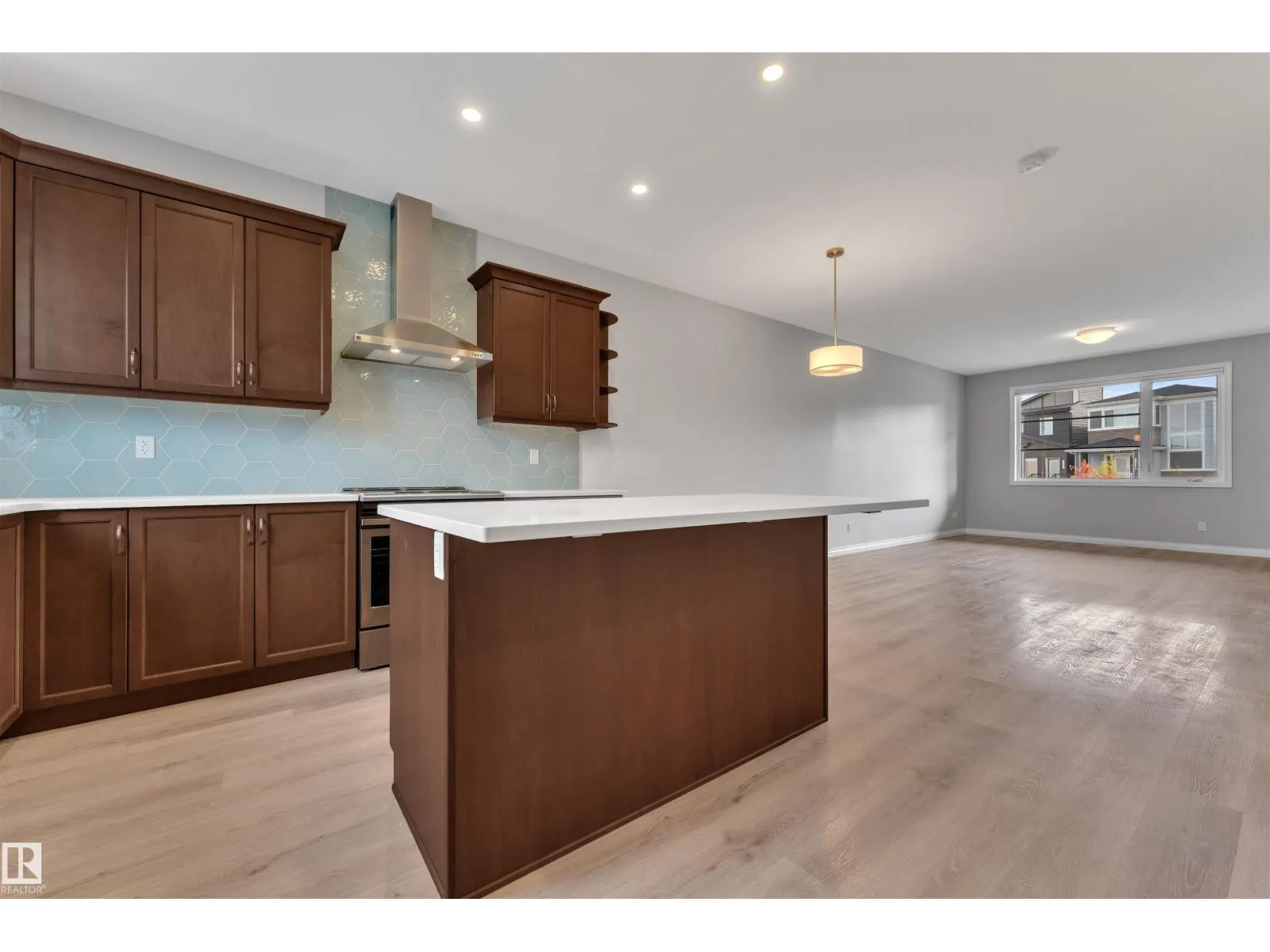 176 CHARLESWORTH DR SW